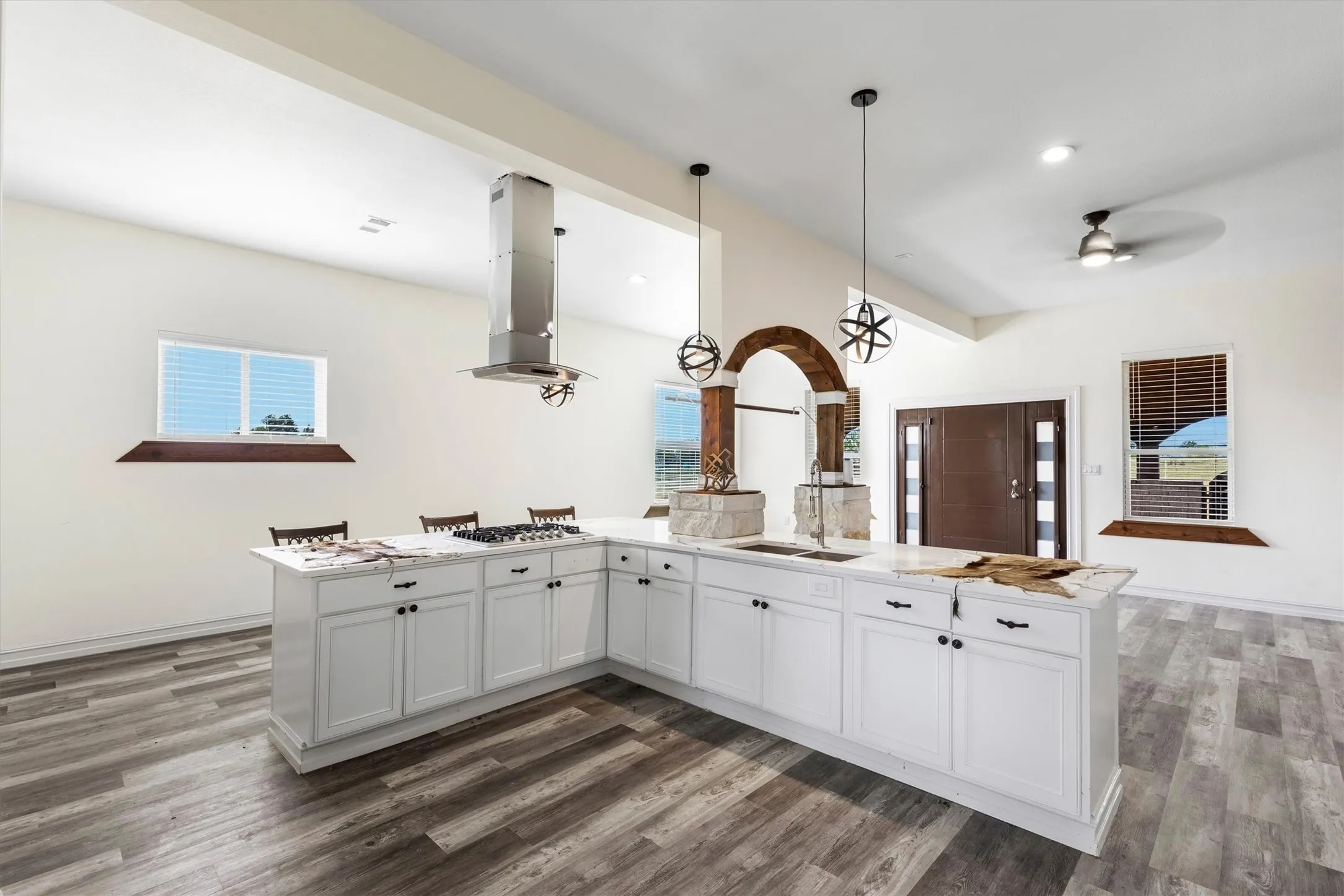 Farm For Sale in Ellis County , 241 Gentry Road, Ennis, Texas 75119, 7 Bedroom, 4 Bathroom, 4 Garage spaces, 5,150 Sqft, built in 2019, New Construction - Complete, mls#21246256, Real Estate Agent in Ennis, Homes For Sale in Ellis county, Homes For Sale in Ennis, Realtor in Ennis Texas, Real Estate Brokerage Independent Realty Texas, Luminita Cordes Realtor
