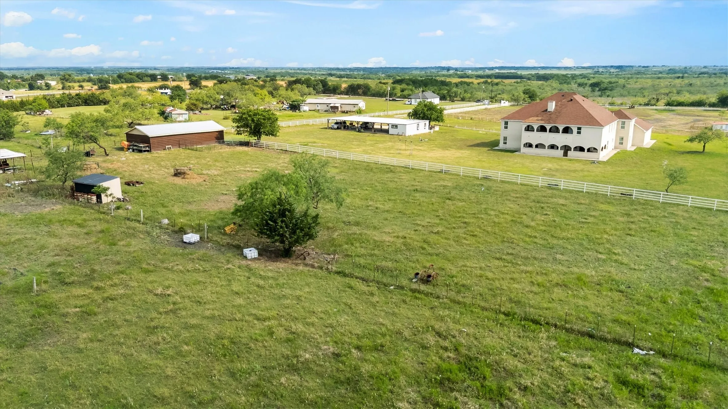 Farm For Sale in Ellis County , 241 Gentry Road, Ennis, Texas 75119, 7 Bedroom, 4 Bathroom, 4 Garage spaces, 5,150 Sqft, built in 2019, New Construction - Complete, mls#21246256, Real Estate Agent in Ennis, Homes For Sale in Ellis county, Homes For Sale in Ennis, Realtor in Ennis Texas, Real Estate Brokerage Independent Realty Texas, Luminita Cordes Realtor