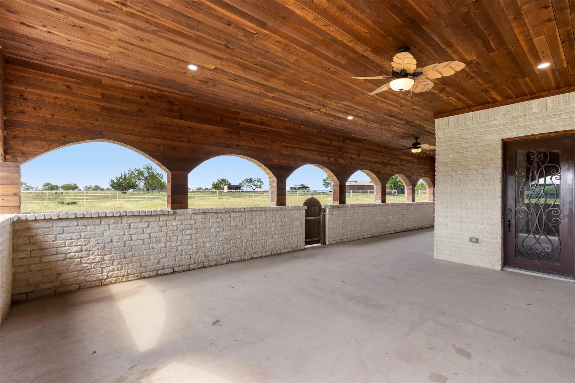 Farm For Sale in Ellis County , 241 Gentry Road, Ennis, Texas 75119, 7 Bedroom, 4 Bathroom, 4 Garage spaces, 5,150 Sqft, built in 2019, New Construction - Complete, mls#21246256, Real Estate Agent in Ennis, Homes For Sale in Ellis county, Homes For Sale in Ennis, Realtor in Ennis Texas, Real Estate Brokerage Independent Realty Texas, Luminita Cordes Realtor