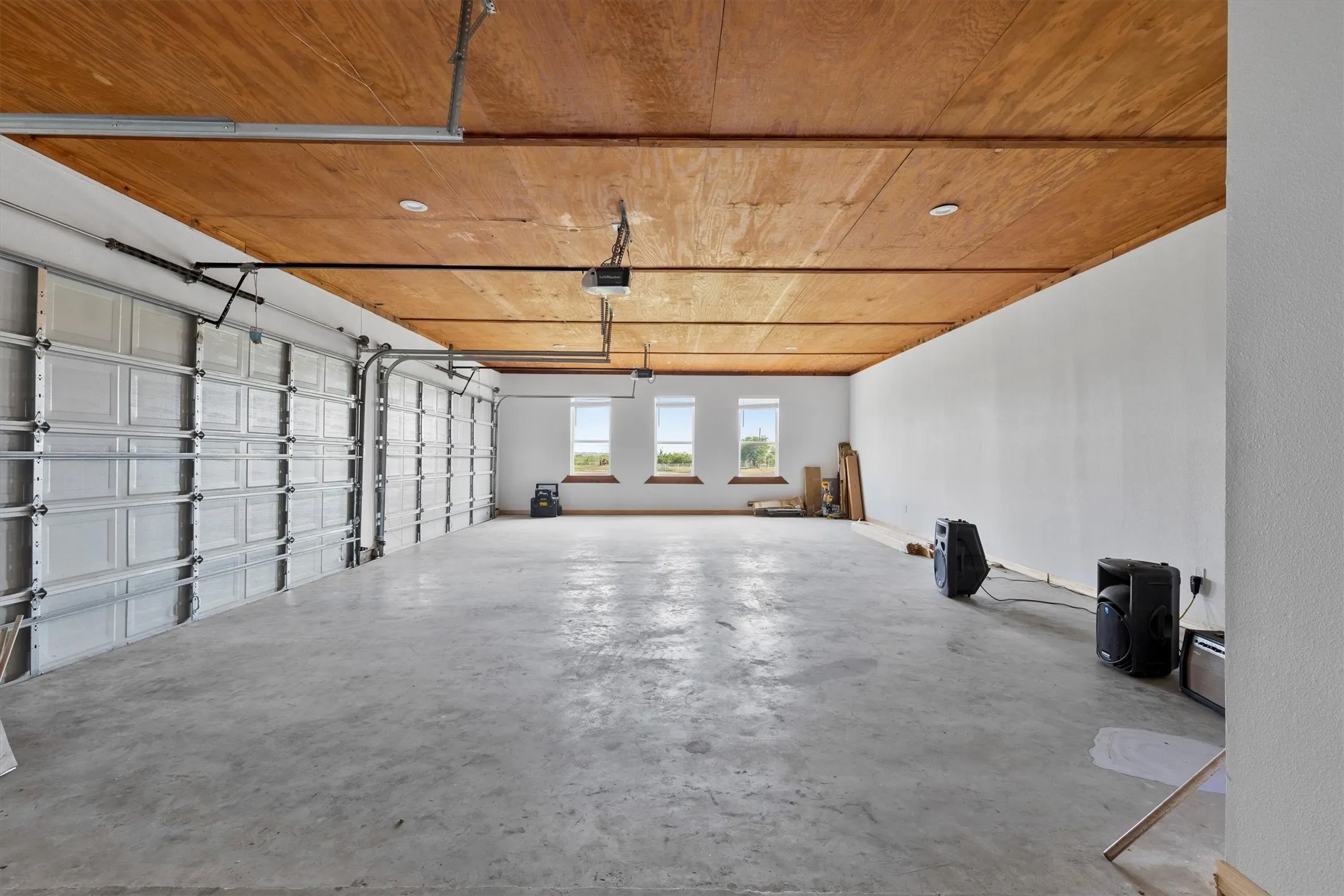 Farm For Sale in Ellis County , 241 Gentry Road, Ennis, Texas 75119, 7 Bedroom, 4 Bathroom, 4 Garage spaces, 5,150 Sqft, built in 2019, New Construction - Complete, mls#21246256, Real Estate Agent in Ennis, Homes For Sale in Ellis county, Homes For Sale in Ennis, Realtor in Ennis Texas, Real Estate Brokerage Independent Realty Texas, Luminita Cordes Realtor