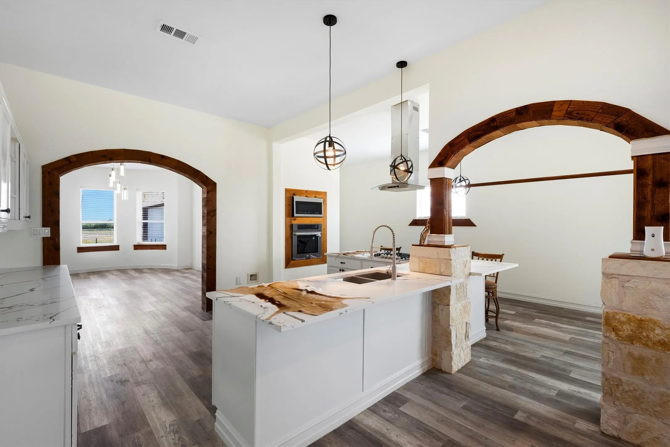 Farm For Sale in Ellis County , 241 Gentry Road, Ennis, Texas 75119, 7 Bedroom, 4 Bathroom, 4 Garage spaces, 5,150 Sqft, built in 2019, New Construction - Complete, mls#21246256, Real Estate Agent in Ennis, Homes For Sale in Ellis county, Homes For Sale in Ennis, Realtor in Ennis Texas, Real Estate Brokerage Independent Realty Texas, Luminita Cordes Realtor