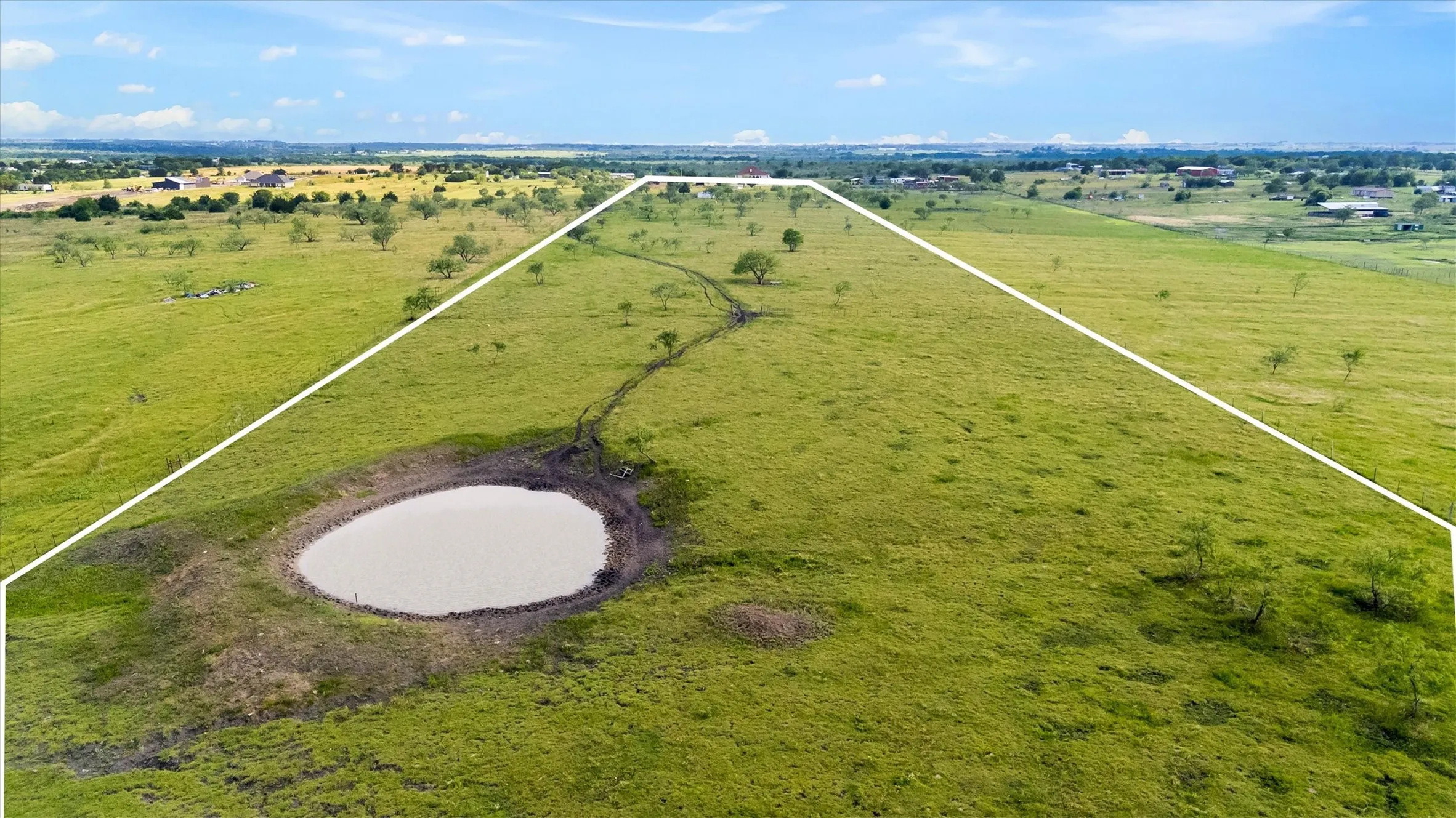 Farm For Sale in Ellis County , 241 Gentry Road, Ennis, Texas 75119, 7 Bedroom, 4 Bathroom, 4 Garage spaces, 5,150 Sqft, built in 2019, New Construction - Complete, mls#21246256, Real Estate Agent in Ennis, Homes For Sale in Ellis county, Homes For Sale in Ennis, Realtor in Ennis Texas, Real Estate Brokerage Independent Realty Texas, Luminita Cordes Realtor