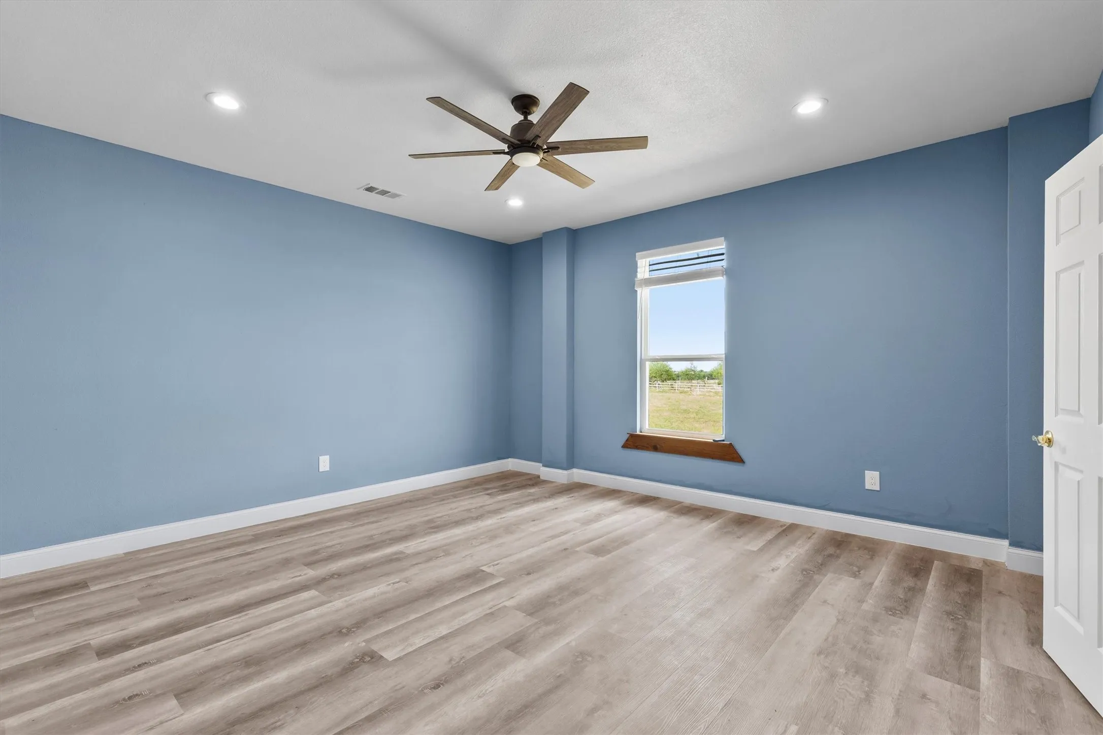 Farm For Sale in Ellis County , 241 Gentry Road, Ennis, Texas 75119, 7 Bedroom, 4 Bathroom, 4 Garage spaces, 5,150 Sqft, built in 2019, New Construction - Complete, mls#21246256, Real Estate Agent in Ennis, Homes For Sale in Ellis county, Homes For Sale in Ennis, Realtor in Ennis Texas, Real Estate Brokerage Independent Realty Texas, Luminita Cordes Realtor