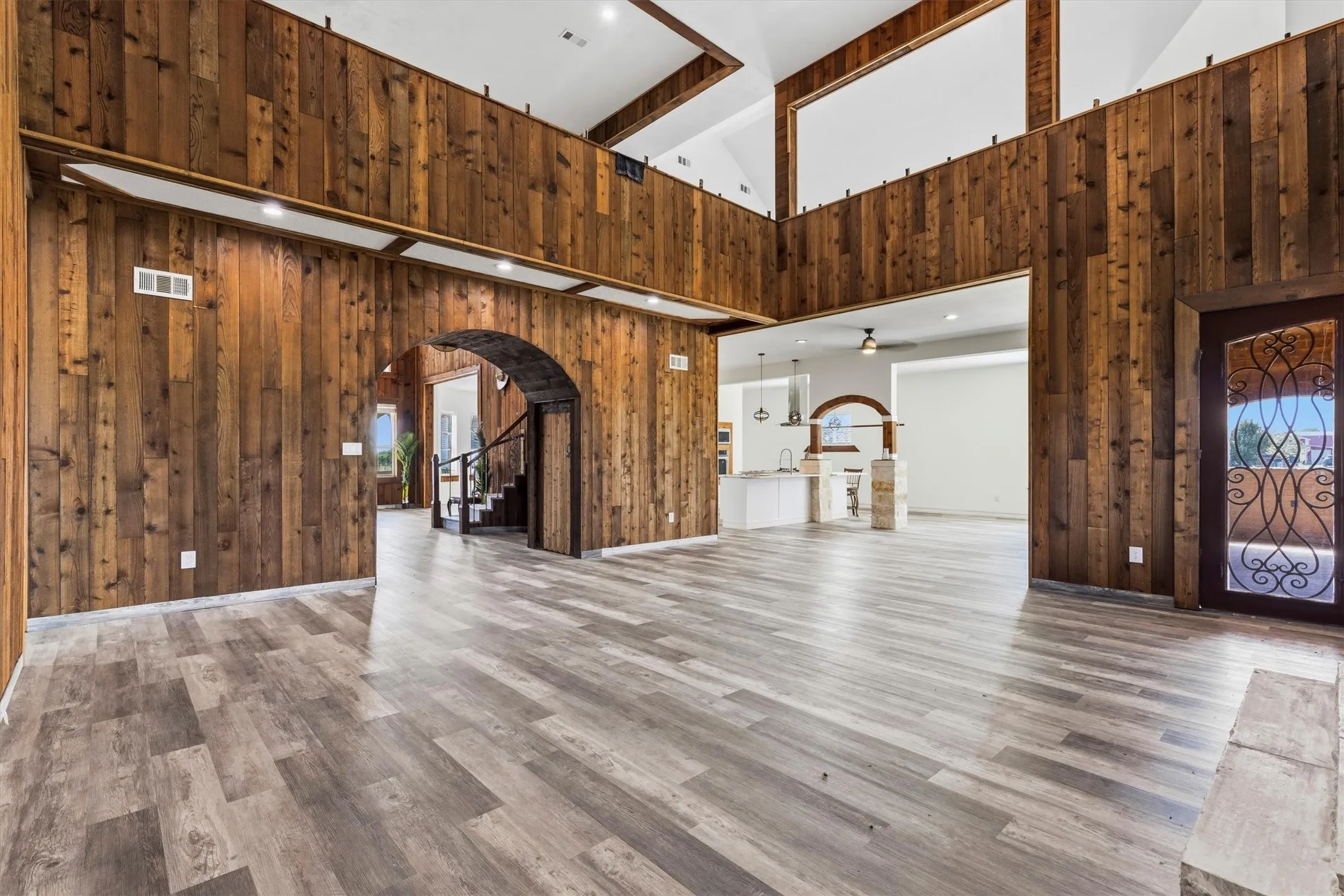 Farm For Sale in Ellis County , 241 Gentry Road, Ennis, Texas 75119, 7 Bedroom, 4 Bathroom, 4 Garage spaces, 5,150 Sqft, built in 2019, New Construction - Complete, mls#21246256, Real Estate Agent in Ennis, Homes For Sale in Ellis county, Homes For Sale in Ennis, Realtor in Ennis Texas, Real Estate Brokerage Independent Realty Texas, Luminita Cordes Realtor