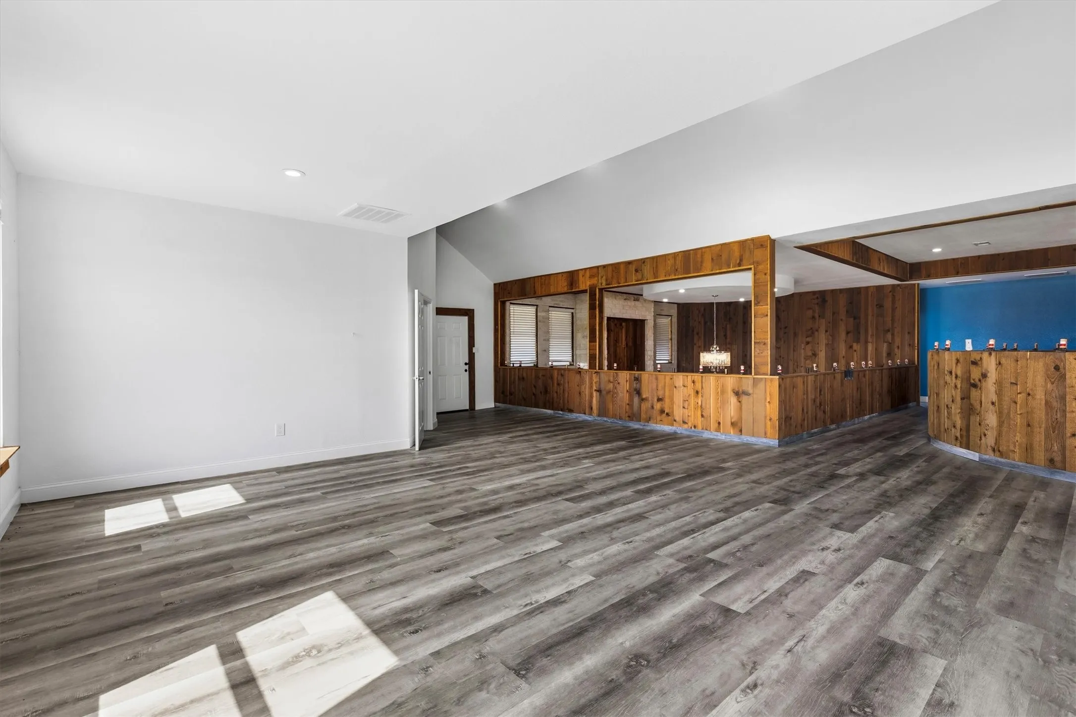 Farm For Sale in Ellis County , 241 Gentry Road, Ennis, Texas 75119, 7 Bedroom, 4 Bathroom, 4 Garage spaces, 5,150 Sqft, built in 2019, New Construction - Complete, mls#21246256, Real Estate Agent in Ennis, Homes For Sale in Ellis county, Homes For Sale in Ennis, Realtor in Ennis Texas, Real Estate Brokerage Independent Realty Texas, Luminita Cordes Realtor