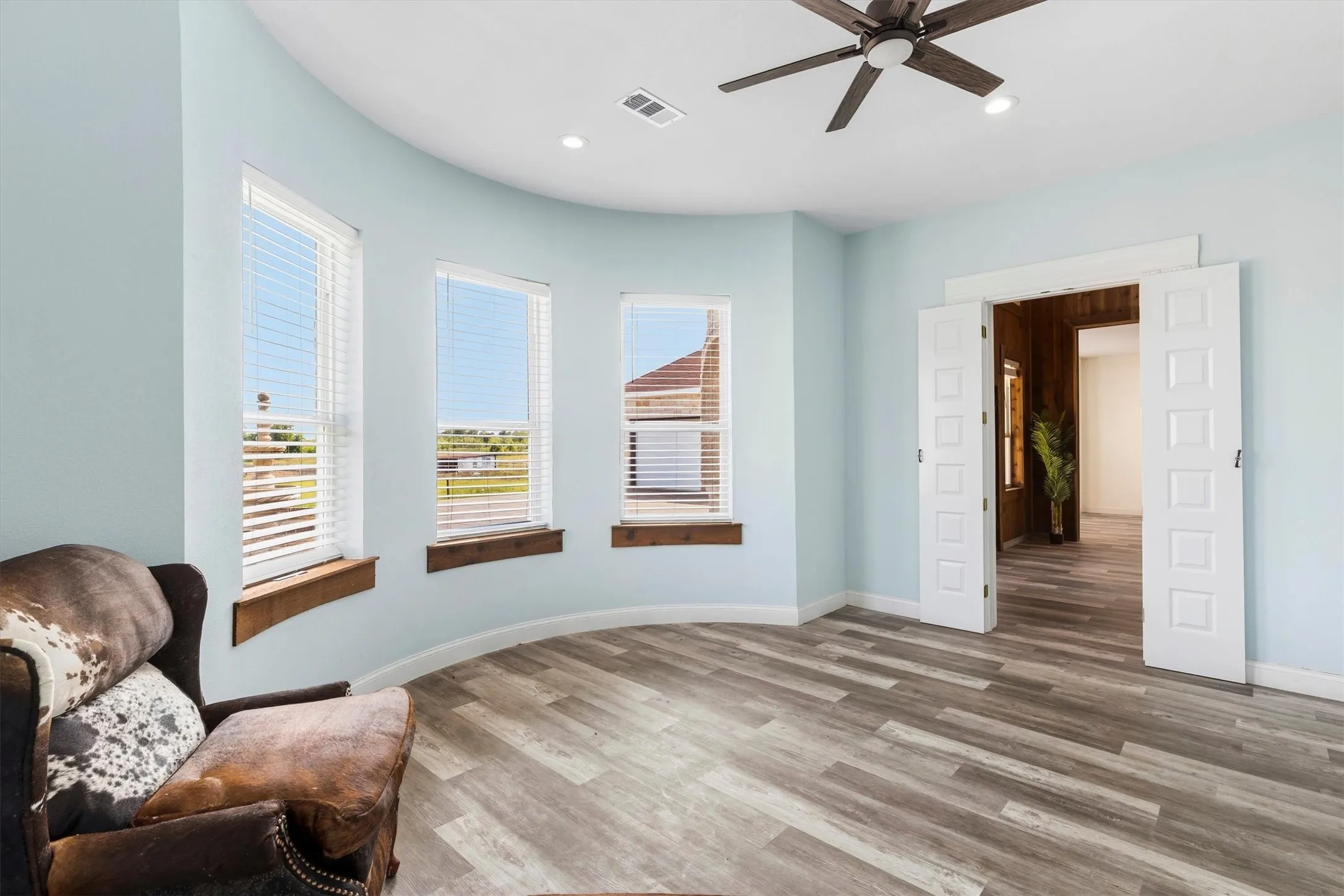 Farm For Sale in Ellis County , 241 Gentry Road, Ennis, Texas 75119, 7 Bedroom, 4 Bathroom, 4 Garage spaces, 5,150 Sqft, built in 2019, New Construction - Complete, mls#21246256, Real Estate Agent in Ennis, Homes For Sale in Ellis county, Homes For Sale in Ennis, Realtor in Ennis Texas, Real Estate Brokerage Independent Realty Texas, Luminita Cordes Realtor
