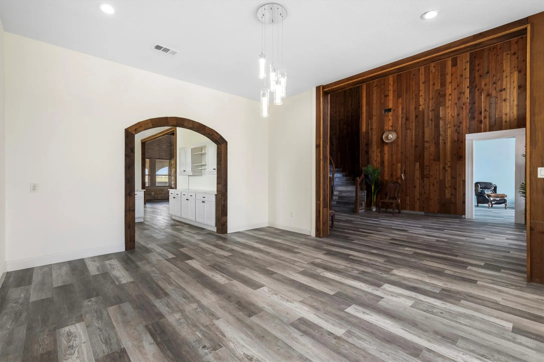 Farm For Sale in Ellis County , 241 Gentry Road, Ennis, Texas 75119, 7 Bedroom, 4 Bathroom, 4 Garage spaces, 5,150 Sqft, built in 2019, New Construction - Complete, mls#21246256, Real Estate Agent in Ennis, Homes For Sale in Ellis county, Homes For Sale in Ennis, Realtor in Ennis Texas, Real Estate Brokerage Independent Realty Texas, Luminita Cordes Realtor