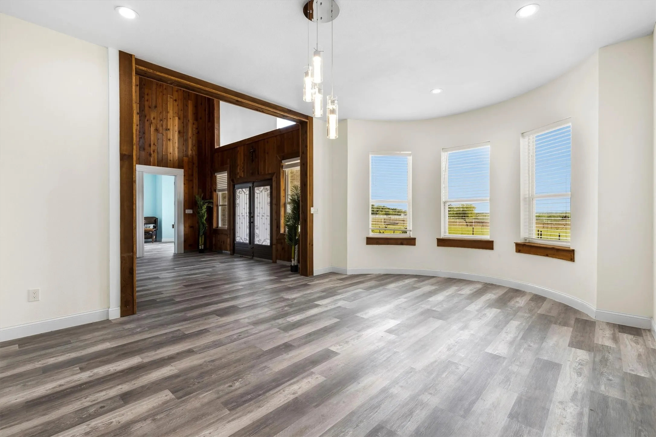 Farm For Sale in Ellis County , 241 Gentry Road, Ennis, Texas 75119, 7 Bedroom, 4 Bathroom, 4 Garage spaces, 5,150 Sqft, built in 2019, New Construction - Complete, mls#21246256, Real Estate Agent in Ennis, Homes For Sale in Ellis county, Homes For Sale in Ennis, Realtor in Ennis Texas, Real Estate Brokerage Independent Realty Texas, Luminita Cordes Realtor