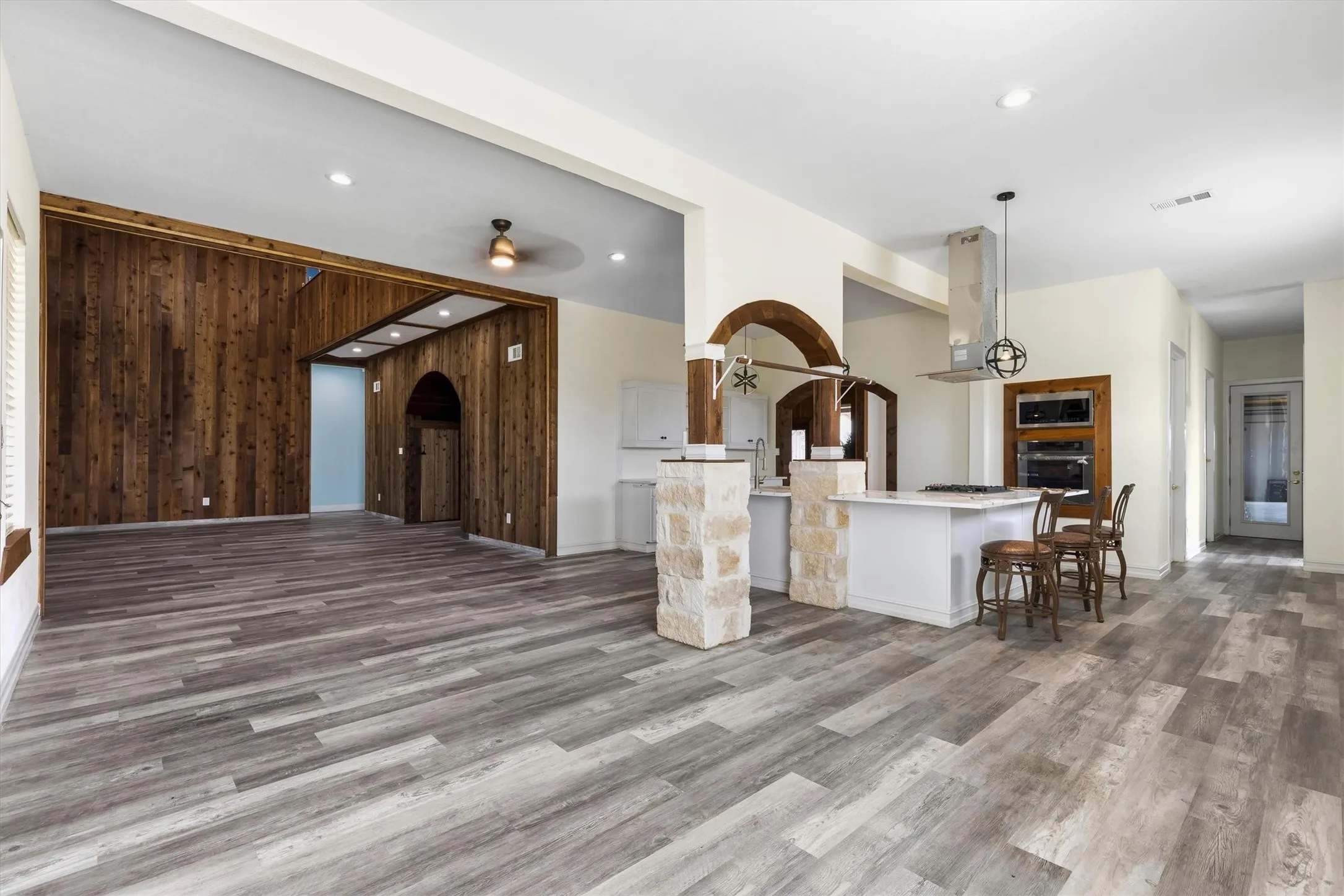 Farm For Sale in Ellis County , 241 Gentry Road, Ennis, Texas 75119, 7 Bedroom, 4 Bathroom, 4 Garage spaces, 5,150 Sqft, built in 2019, New Construction - Complete, mls#21246256, Real Estate Agent in Ennis, Homes For Sale in Ellis county, Homes For Sale in Ennis, Realtor in Ennis Texas, Real Estate Brokerage Independent Realty Texas, Luminita Cordes Realtor