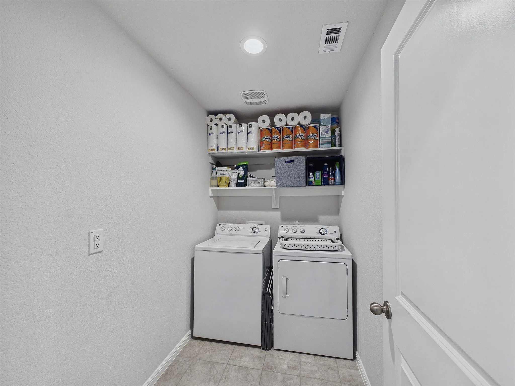 Single Family Residence For Sale in Denton County , 16705 Porterfield Lane, Justin, Texas 76247, 3 Bedrooms, 2 Bathrooms, 2 Garage spaces, 1,554 Sqft, built in 2022, Price $320,000, mls#21249452, Real Estate Agent in Justin, Homes For Sale in Denton county, Homes For Sale in Justin, Realtor in Justin Texas, Real Estate Brokerage Independent Realty Texas, Luminita Cordes Realtor