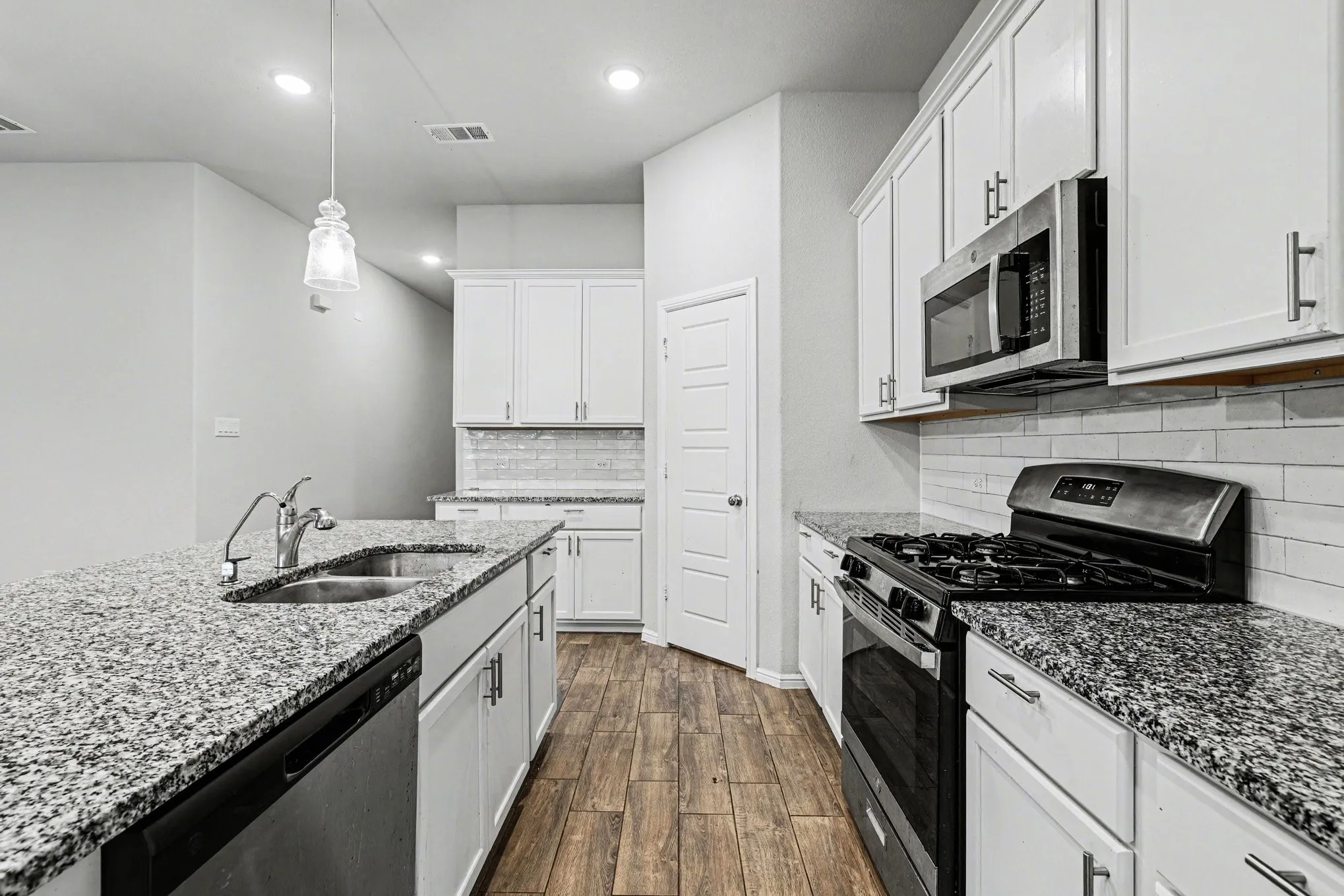 Single Family Residence For Sale in Tarrant County , 157 Greenback Trail, Fort Worth, Texas 76131, 4 Bedrooms, 2 Bathrooms, 2 Garage spaces, 2,024 Sqft, built in 2024, Price $415,000, mls#21244073, Real Estate Agent in Fort Worth, Homes For Sale in Tarrant county, Homes For Sale in Fort Worth, Realtor in Fort Worth Texas, Real Estate Brokerage Independent Realty Texas, Luminita Cordes Realtor