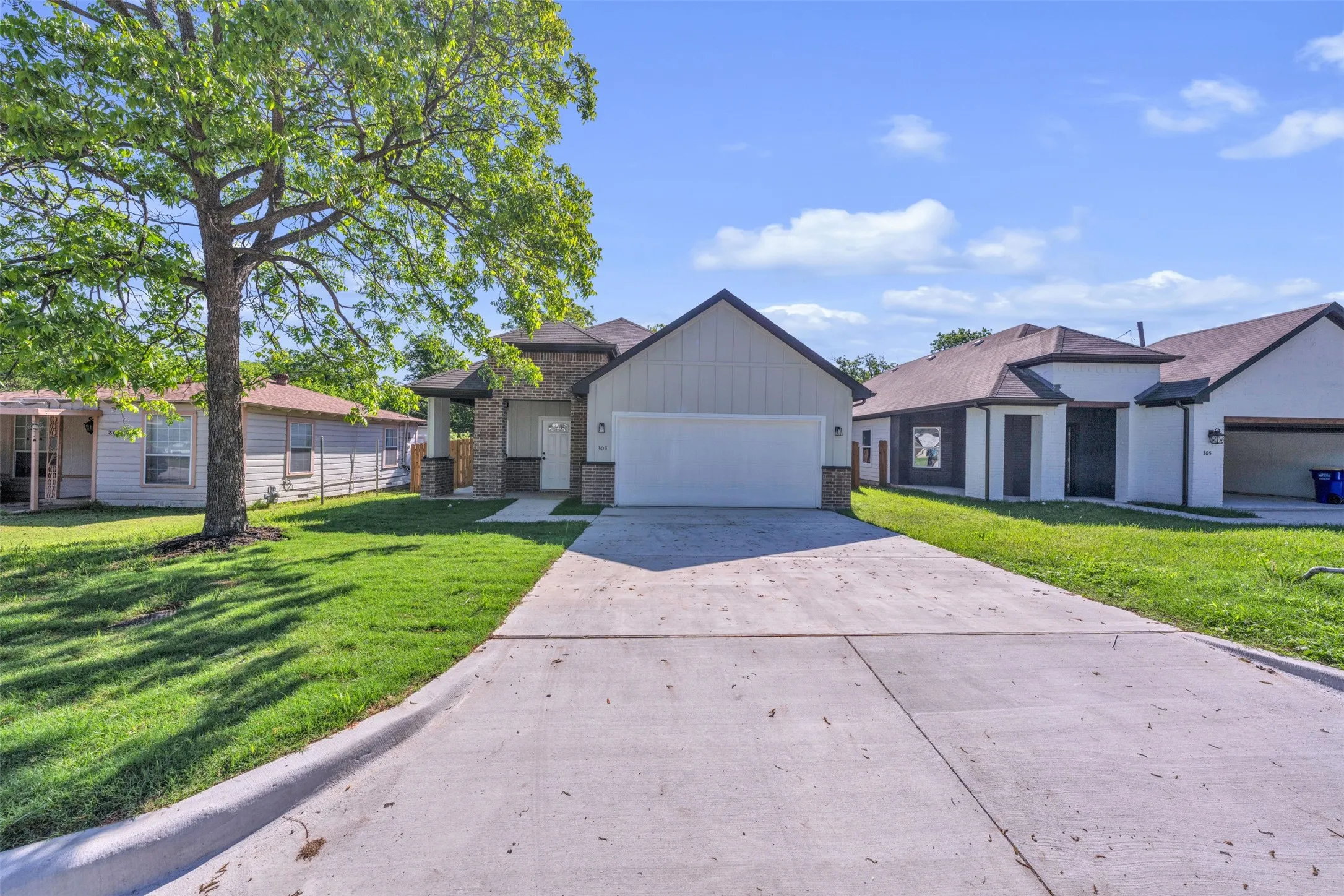Single Family Residence For Sale in Tarrant County , 303 Pemberton Street, White Settlement, Texas 76108, 3 Bedroom, 2 Bathroom, 2 Garage spaces, 1,596 Sqft, built in 2022, New Construction - Complete, mls#21249291, Real Estate Agent in White Settlement, Homes For Sale in Tarrant county, Homes For Sale in White Settlement, Realtor in White Settlement Texas, Real Estate Brokerage Independent Realty Texas, Luminita Cordes Realtor