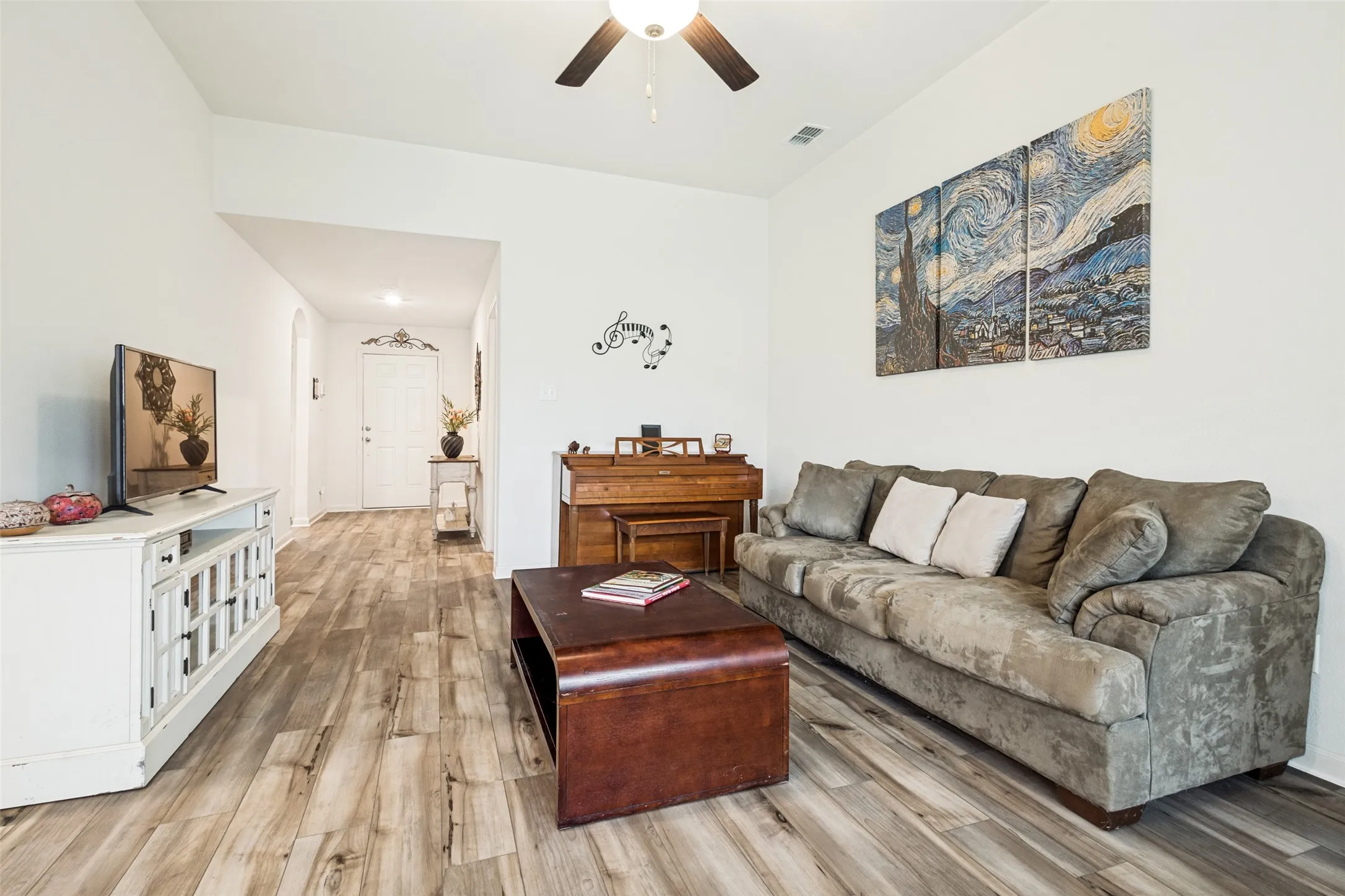 Single Family Residence For Sale in Denton County , 13519 Beaverhead Street, Ponder, Texas 76259, 3 Bedrooms, 2 Bathrooms, 2 Garage spaces, 1,317 Sqft, built in 2022, Preowned, Price $266,000, mls#21246388, Real Estate Agent in Ponder, Homes For Sale in Denton county, Homes For Sale in Ponder, Realtor in Ponder Texas, Real Estate Brokerage Independent Realty Texas, Luminita Cordes Realtor