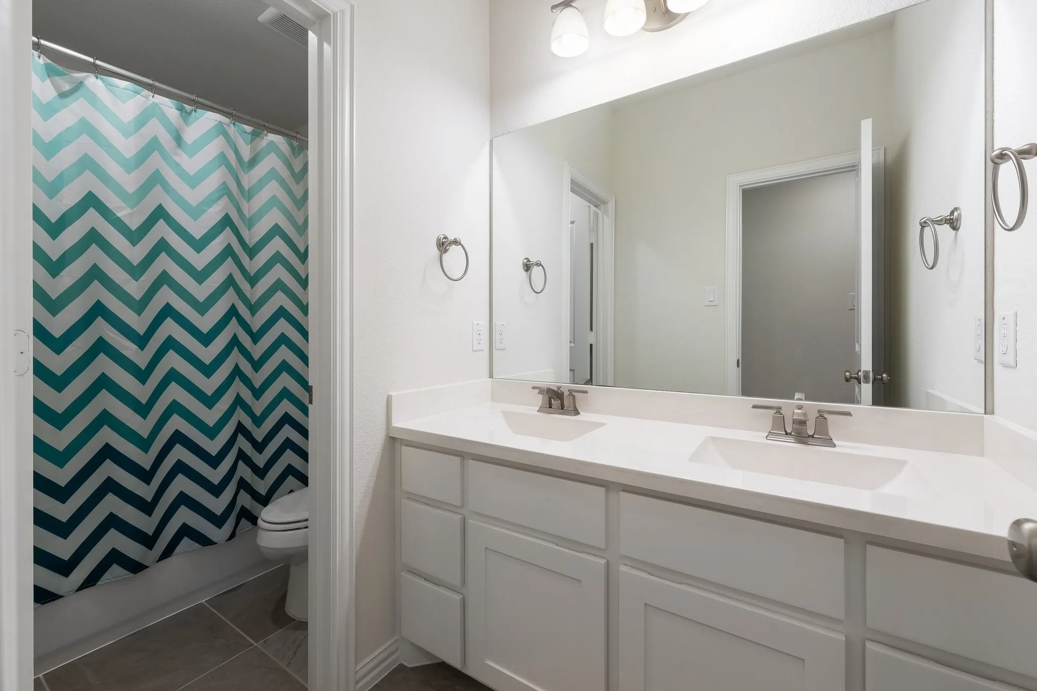 Single Family Residence For Sale in Denton County , 2825 London, The Colony, Texas 75056, 4 Bedroom, 4 Bathroom, 2 Garage spaces, 3,123 Sqft, built in 2019, Preowned, mls#21249500, Real Estate Agent in The Colony, Homes For Sale in Denton county, Homes For Sale in The Colony, Realtor in The Colony Texas, Real Estate Brokerage Independent Realty Texas, Luminita Cordes Realtor