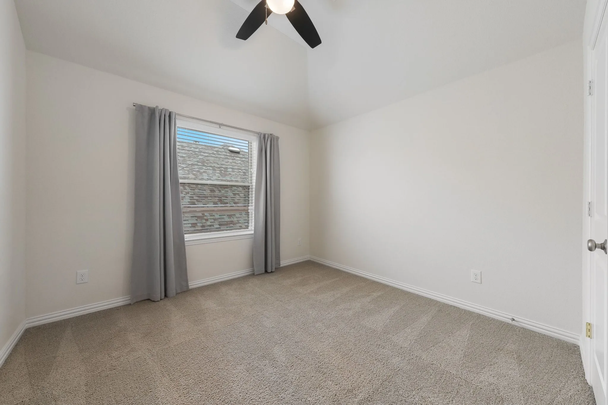 Single Family Residence For Sale in Denton County , 2825 London, The Colony, Texas 75056, 4 Bedroom, 4 Bathroom, 2 Garage spaces, 3,123 Sqft, built in 2019, Preowned, mls#21249500, Real Estate Agent in The Colony, Homes For Sale in Denton county, Homes For Sale in The Colony, Realtor in The Colony Texas, Real Estate Brokerage Independent Realty Texas, Luminita Cordes Realtor