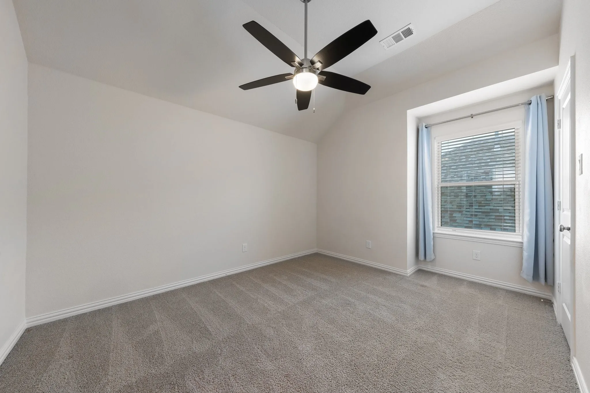 Single Family Residence For Sale in Denton County , 2825 London, The Colony, Texas 75056, 4 Bedroom, 4 Bathroom, 2 Garage spaces, 3,123 Sqft, built in 2019, Preowned, mls#21249500, Real Estate Agent in The Colony, Homes For Sale in Denton county, Homes For Sale in The Colony, Realtor in The Colony Texas, Real Estate Brokerage Independent Realty Texas, Luminita Cordes Realtor