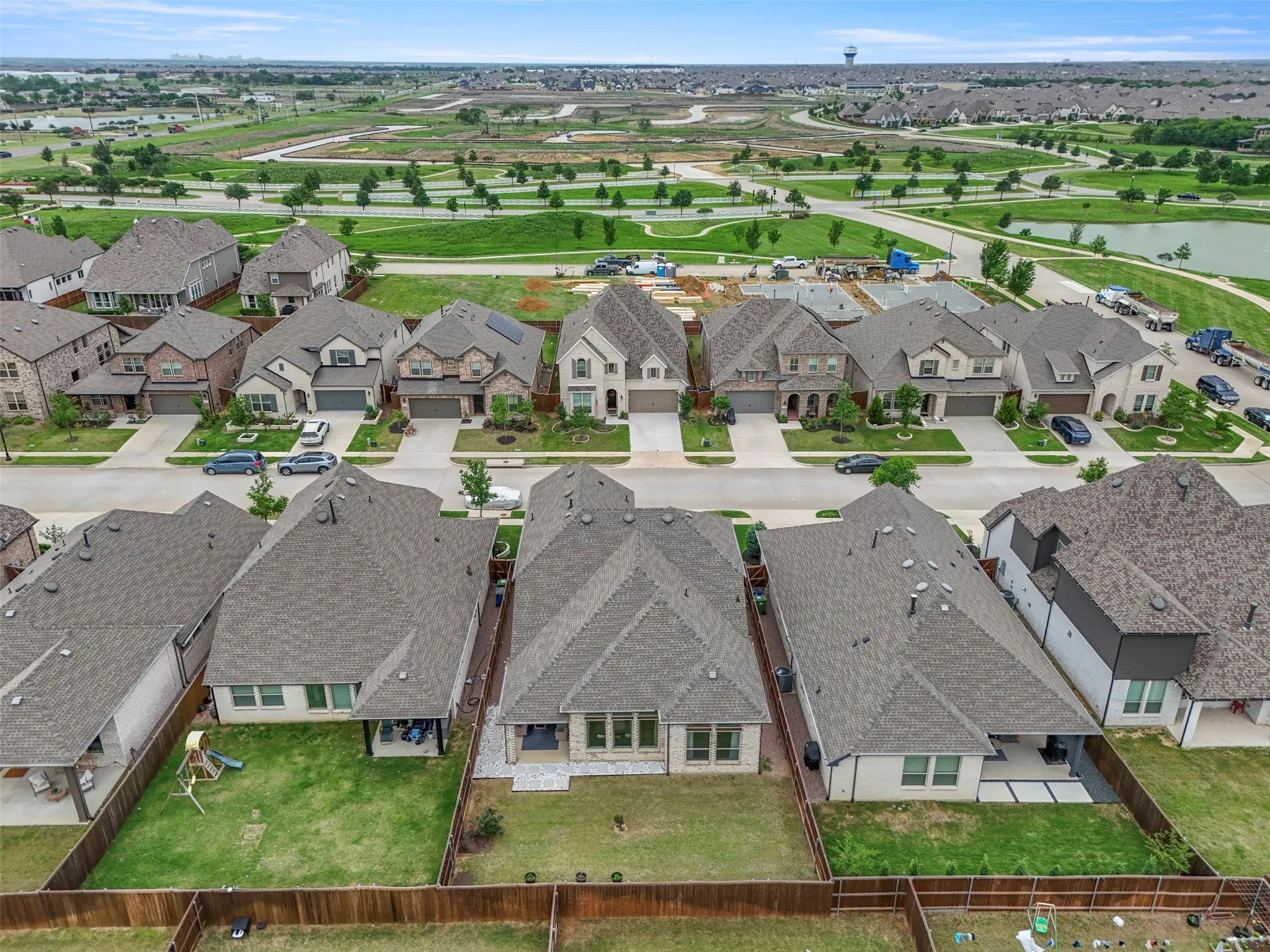Large backyard. Home is near the neighborhood amenities