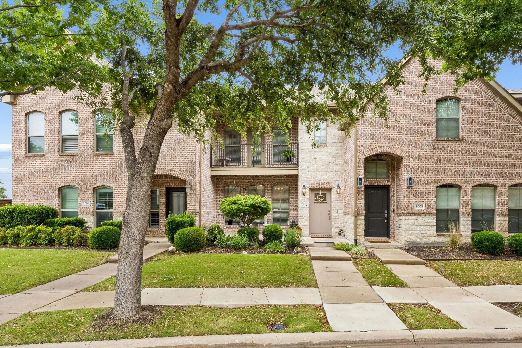 Townhouse For Sale in Collin County , 2003 Downing Street, Allen, Texas 75013, 2 Bedroom, 3 Bathroom, 2 Garage spaces, 1,670 Sqft, built in 2006, Preowned, mls#21249203, Real Estate Agent in Allen, Homes For Sale in Collin county, Homes For Sale in Allen, Realtor in Allen Texas, Real Estate Brokerage Independent Realty Texas, Luminita Cordes Realtor