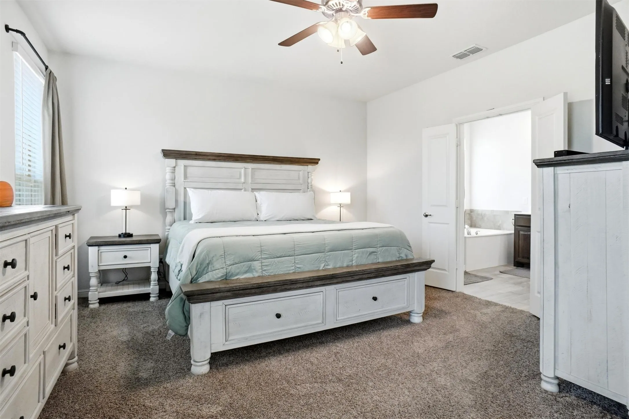 Single Family Residence For Sale in Tarrant County , 1004 Kimbrough Road, Azle, Texas 76020, 4 Bedrooms, 2 Bathrooms, 3 Garage spaces, 2,209 Sqft, built in 2020, Preowned, Price $450,000, mls#21249532, Real Estate Agent in Azle, Homes For Sale in Tarrant county, Homes For Sale in Azle, Realtor in Azle Texas, Real Estate Brokerage Independent Realty Texas, Luminita Cordes Realtor