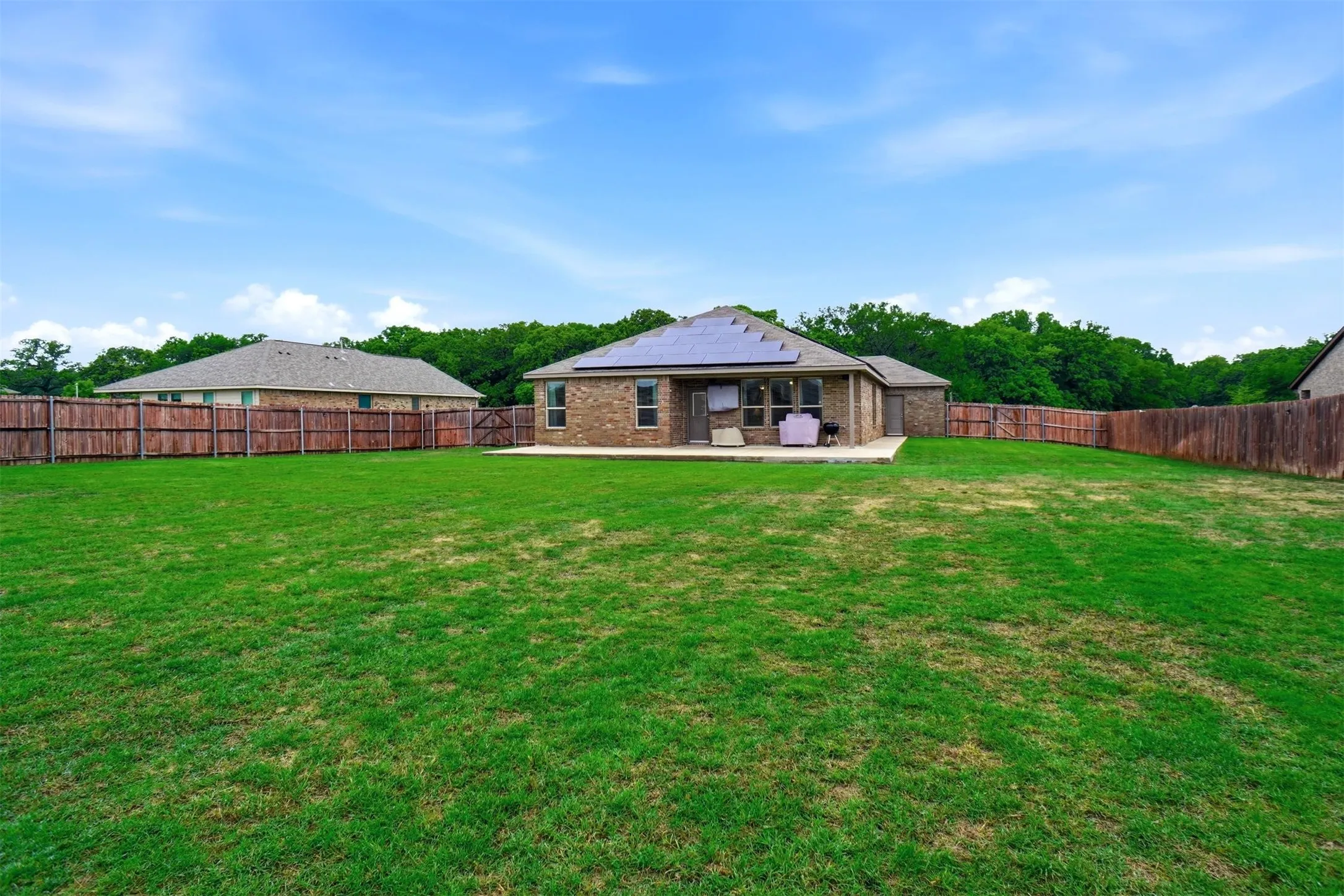 Single Family Residence For Sale in Tarrant County , 1004 Kimbrough Road, Azle, Texas 76020, 4 Bedrooms, 2 Bathrooms, 3 Garage spaces, 2,209 Sqft, built in 2020, Preowned, Price $450,000, mls#21249532, Real Estate Agent in Azle, Homes For Sale in Tarrant county, Homes For Sale in Azle, Realtor in Azle Texas, Real Estate Brokerage Independent Realty Texas, Luminita Cordes Realtor