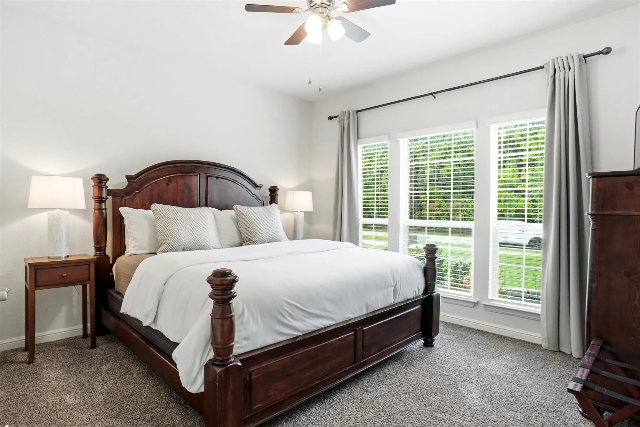 Single Family Residence For Sale in Tarrant County , 1004 Kimbrough Road, Azle, Texas 76020, 4 Bedrooms, 2 Bathrooms, 3 Garage spaces, 2,209 Sqft, built in 2020, Preowned, Price $450,000, mls#21249532, Real Estate Agent in Azle, Homes For Sale in Tarrant county, Homes For Sale in Azle, Realtor in Azle Texas, Real Estate Brokerage Independent Realty Texas, Luminita Cordes Realtor