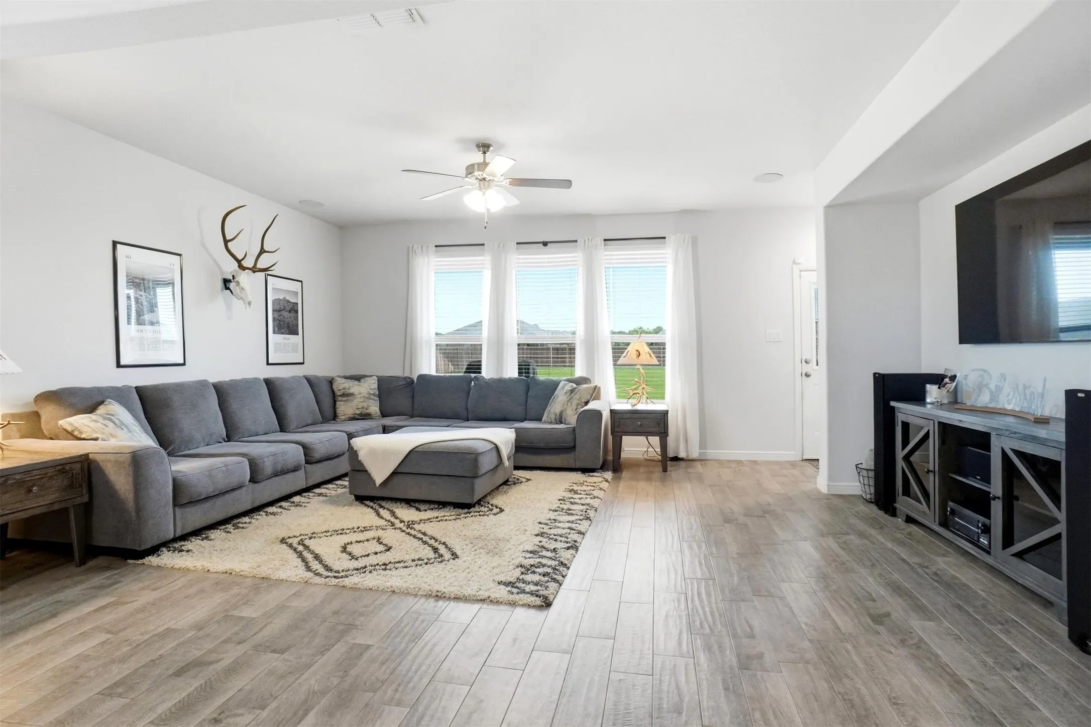 Single Family Residence For Sale in Tarrant County , 1004 Kimbrough Road, Azle, Texas 76020, 4 Bedrooms, 2 Bathrooms, 3 Garage spaces, 2,209 Sqft, built in 2020, Preowned, Price $450,000, mls#21249532, Real Estate Agent in Azle, Homes For Sale in Tarrant county, Homes For Sale in Azle, Realtor in Azle Texas, Real Estate Brokerage Independent Realty Texas, Luminita Cordes Realtor