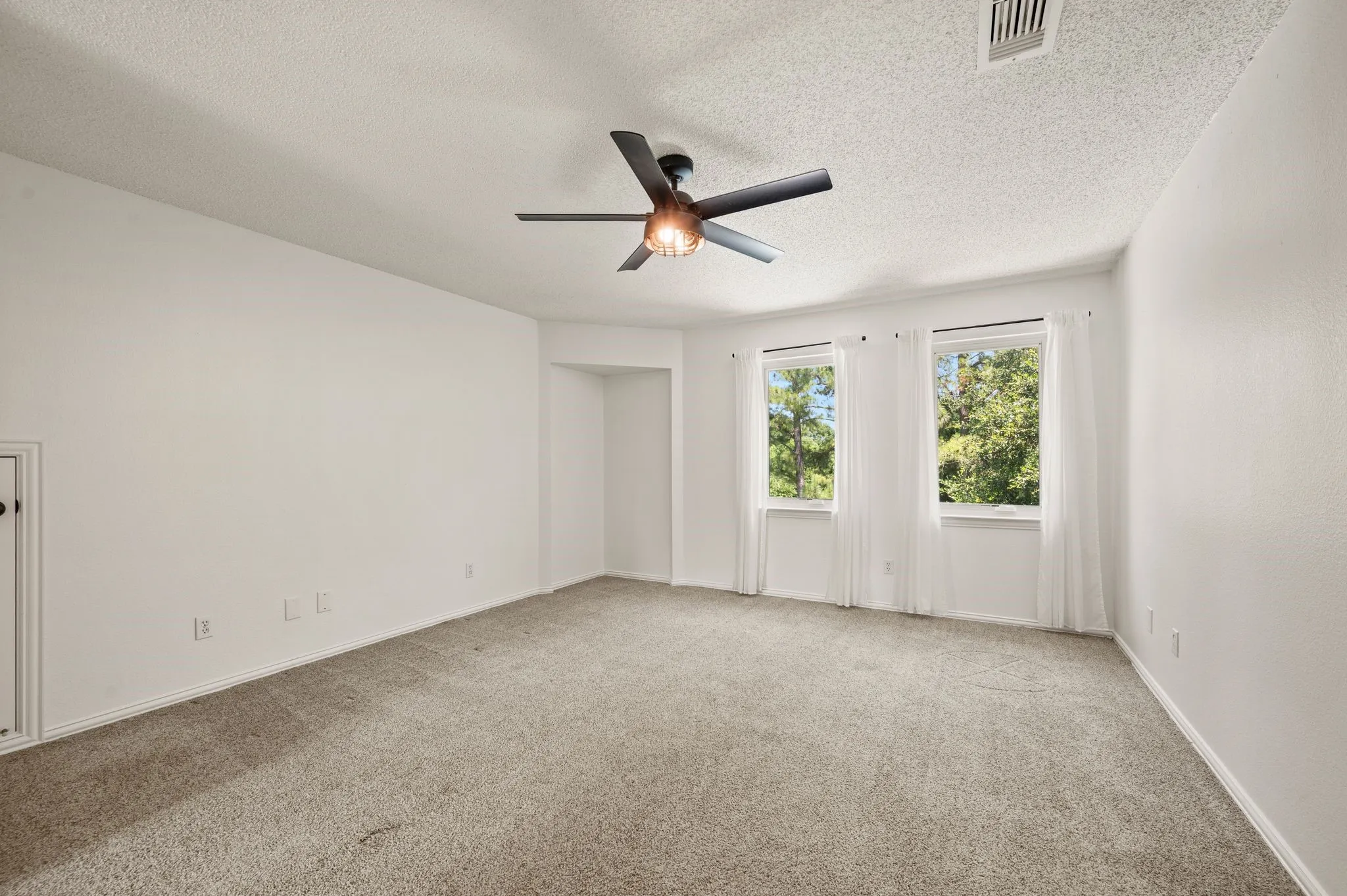 Upstairs oversized bedroom with ensuite bath