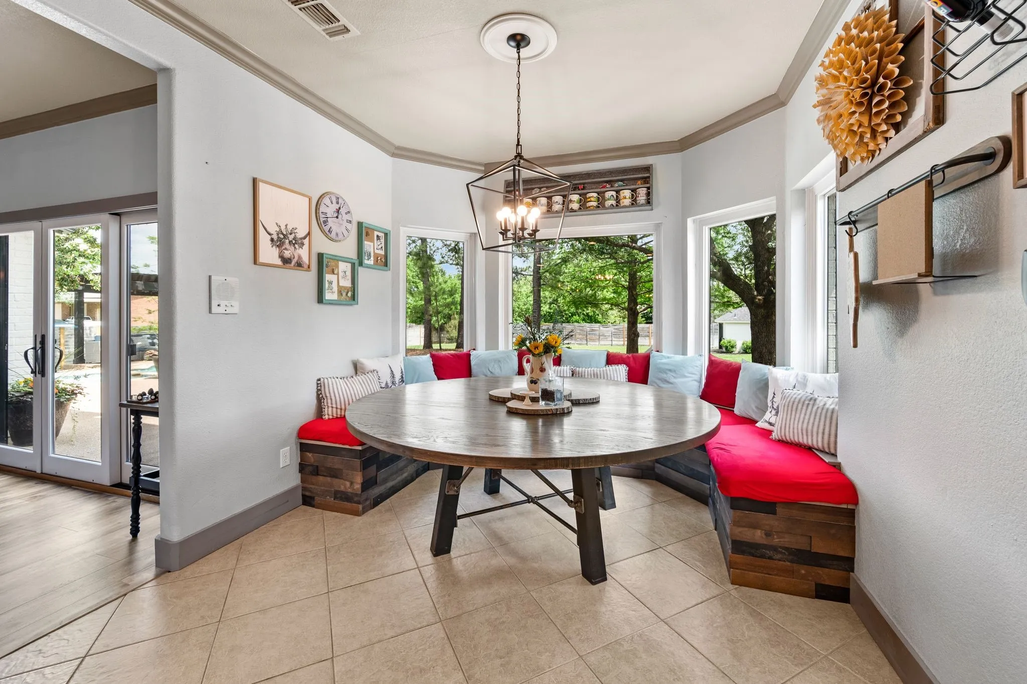 Furnished photo of breakfast nook.