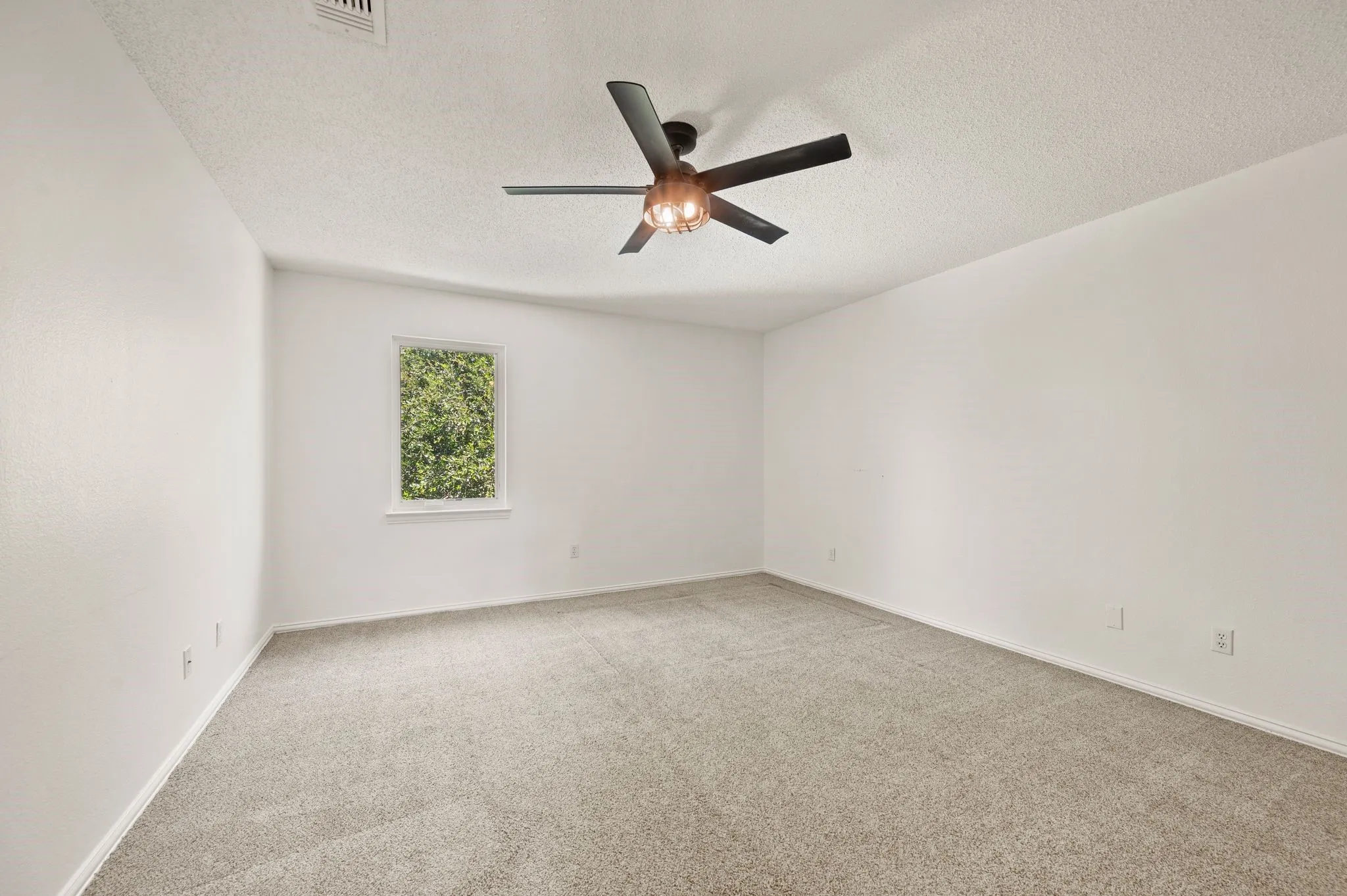 Upstairs oversized bedroom with ensuite bath