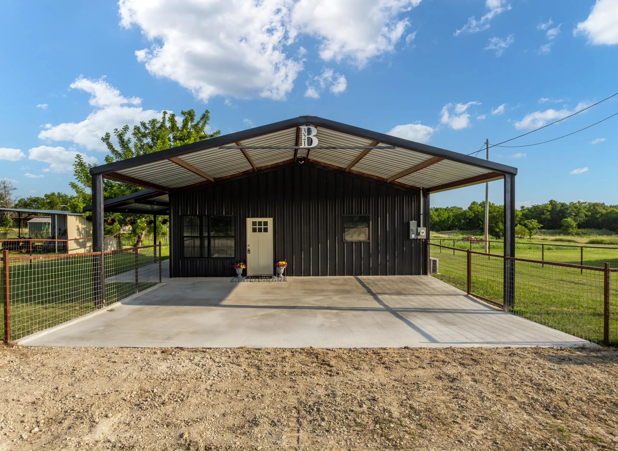 Single Family Residence For Sale in Bosque County , 321 Avenue B B, Walnut Springs, Texas 76690, 3 Bedroom, 2 Bathroom, Garage spaces, 1,240 Sqft, built in 2024, mls#21248233, Real Estate Agent in Walnut Springs, Homes For Sale in Bosque county, Homes For Sale in Walnut Springs, Realtor in Walnut Springs Texas, Real Estate Brokerage Independent Realty Texas, Luminita Cordes Realtor