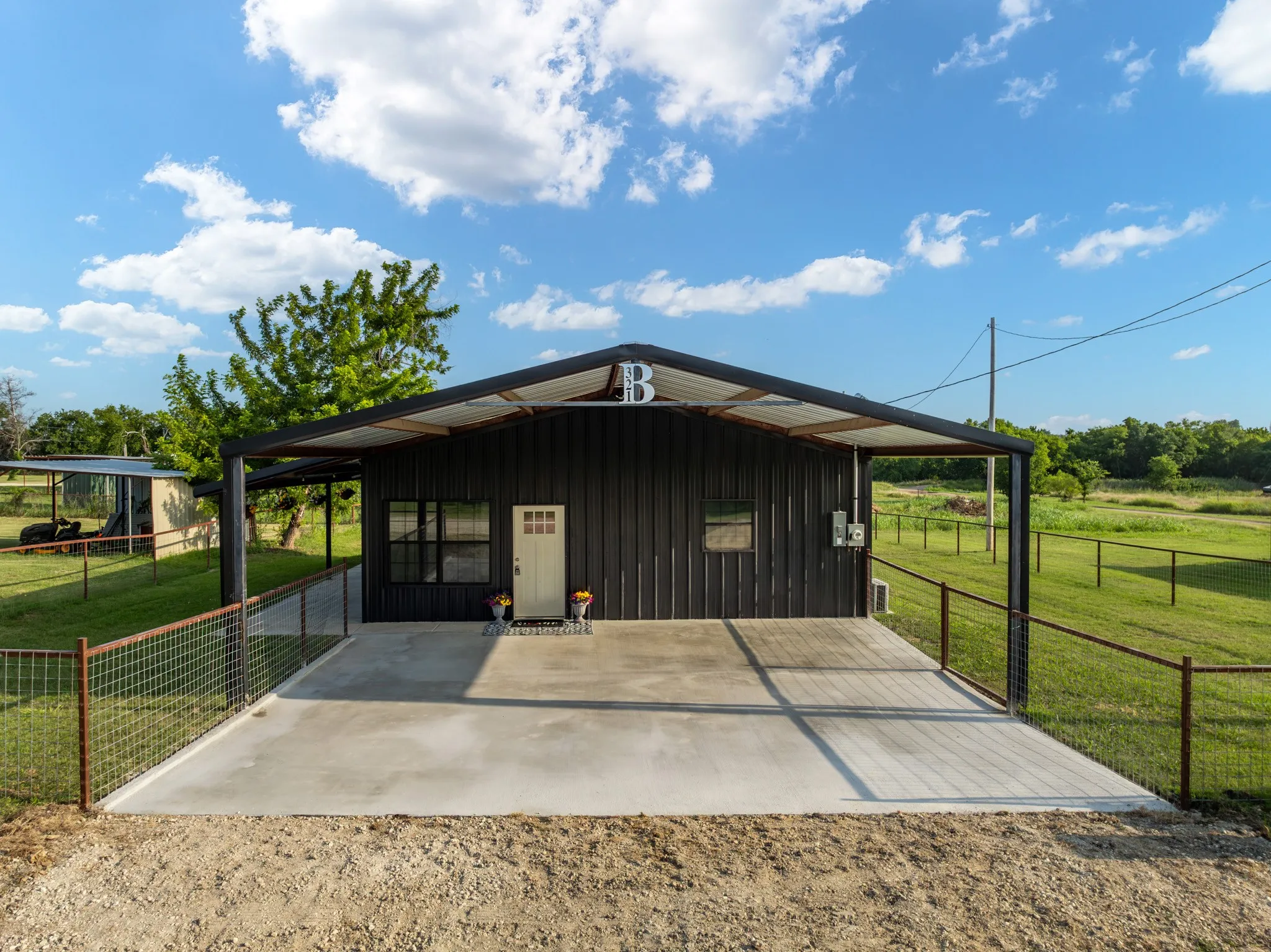 Single Family Residence For Sale in Bosque County , 321 Avenue B B, Walnut Springs, Texas 76690, 3 Bedroom, 2 Bathroom, Garage spaces, 1,240 Sqft, built in 2024, mls#21248233, Real Estate Agent in Walnut Springs, Homes For Sale in Bosque county, Homes For Sale in Walnut Springs, Realtor in Walnut Springs Texas, Real Estate Brokerage Independent Realty Texas, Luminita Cordes Realtor