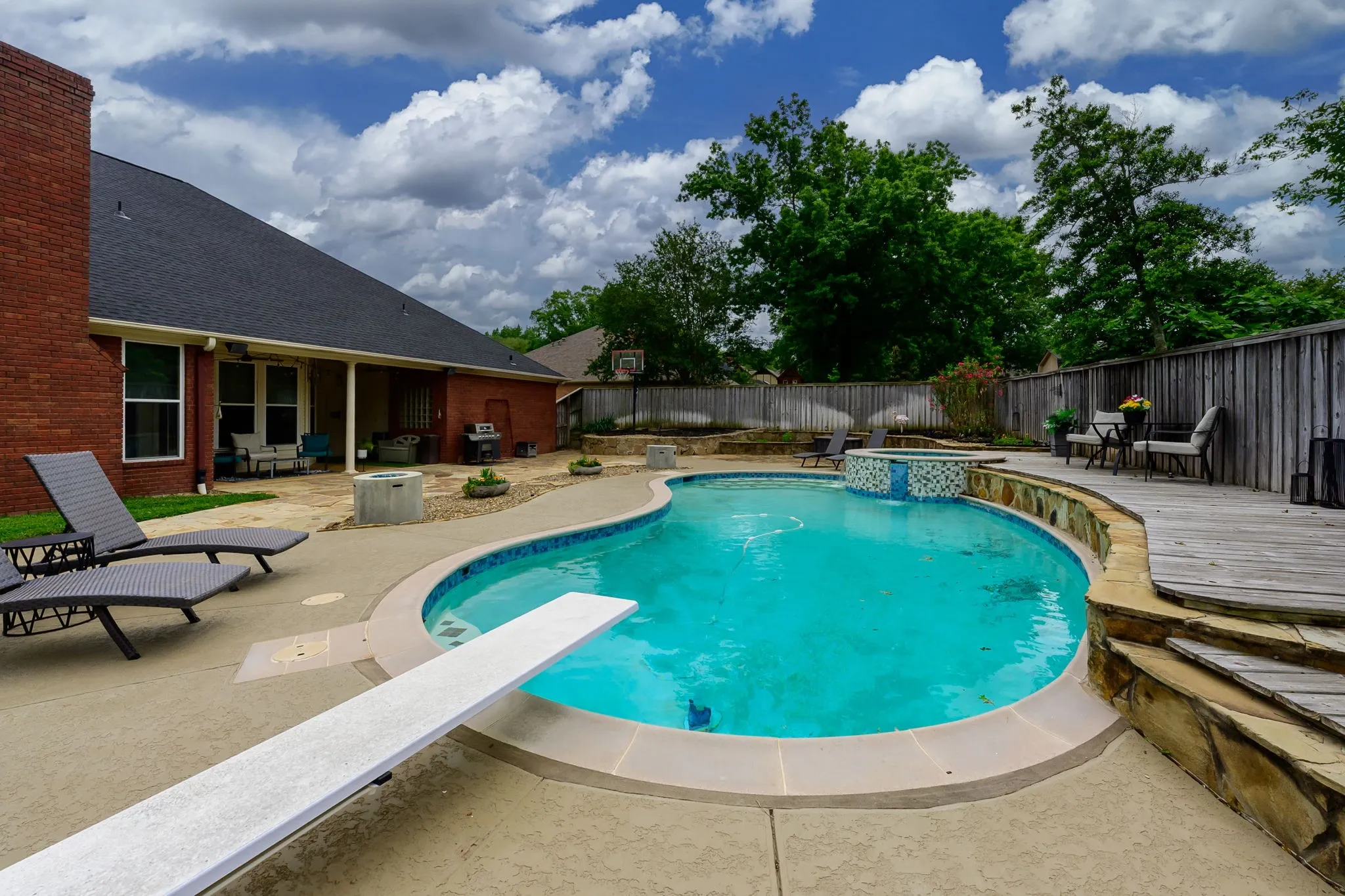 Single Family Residence For Sale in Smith County , 5701 Churchill Drive, Tyler, Texas 75703, 3 Bedroom, 3 Bathroom, 2 Garage spaces, 2,941 Sqft, built in 1991, mls#21244903, Real Estate Agent in Tyler, Homes For Sale in Smith county, Homes For Sale in Tyler, Realtor in Tyler Texas, Real Estate Brokerage Independent Realty Texas, Luminita Cordes Realtor