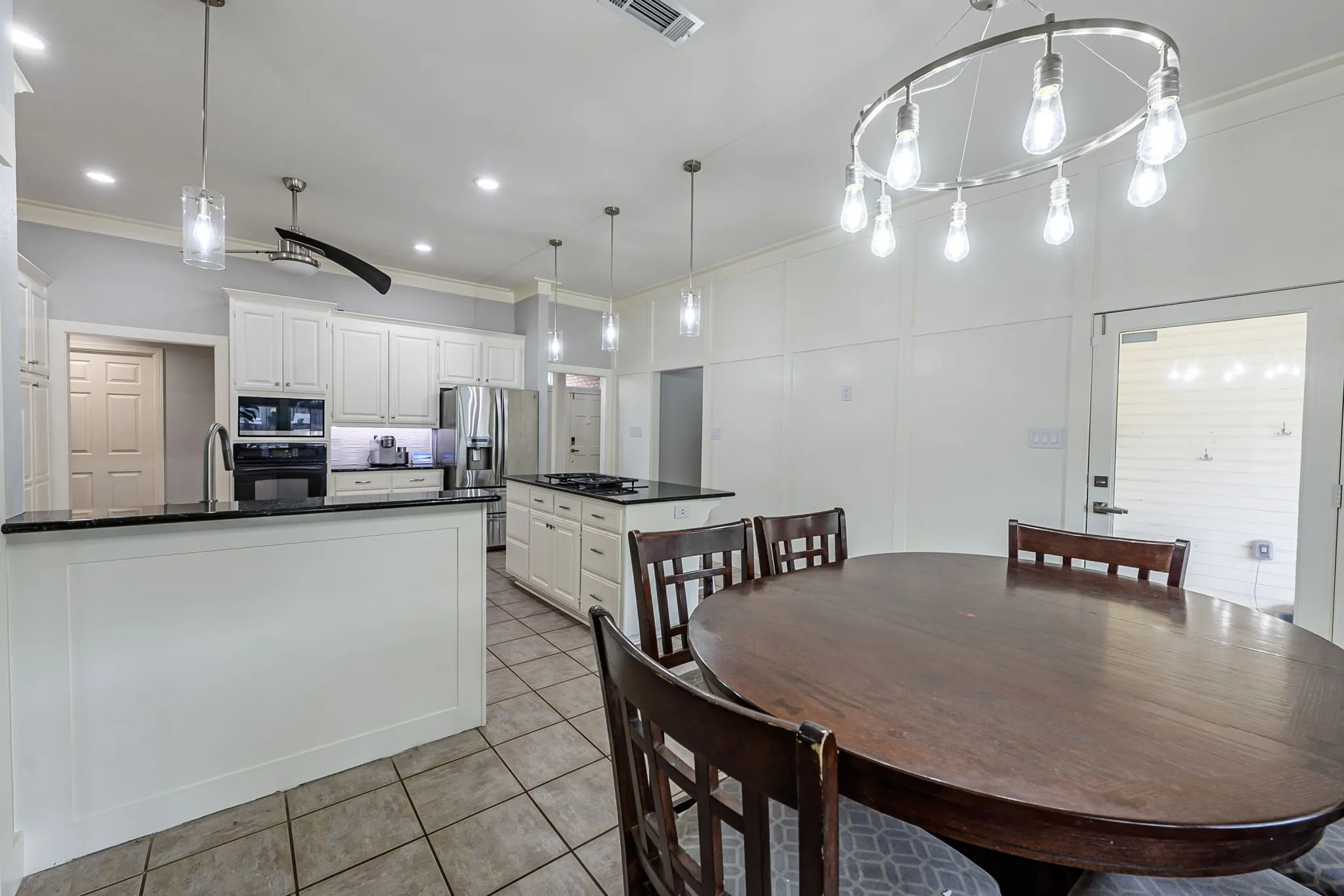 Single Family Residence For Sale in Smith County , 5701 Churchill Drive, Tyler, Texas 75703, 3 Bedroom, 3 Bathroom, 2 Garage spaces, 2,941 Sqft, built in 1991, mls#21244903, Real Estate Agent in Tyler, Homes For Sale in Smith county, Homes For Sale in Tyler, Realtor in Tyler Texas, Real Estate Brokerage Independent Realty Texas, Luminita Cordes Realtor