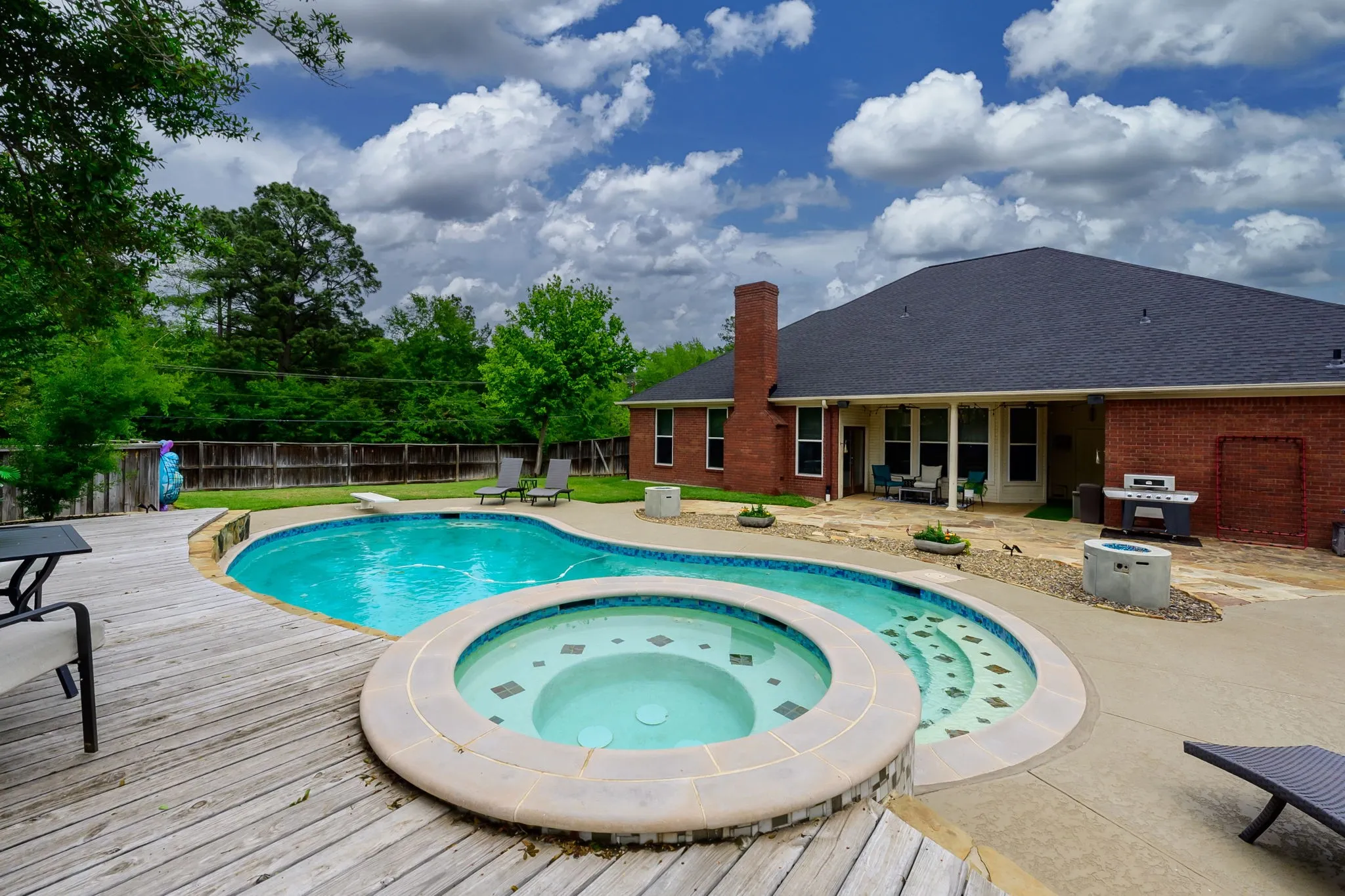 Single Family Residence For Sale in Smith County , 5701 Churchill Drive, Tyler, Texas 75703, 3 Bedroom, 3 Bathroom, 2 Garage spaces, 2,941 Sqft, built in 1991, mls#21244903, Real Estate Agent in Tyler, Homes For Sale in Smith county, Homes For Sale in Tyler, Realtor in Tyler Texas, Real Estate Brokerage Independent Realty Texas, Luminita Cordes Realtor