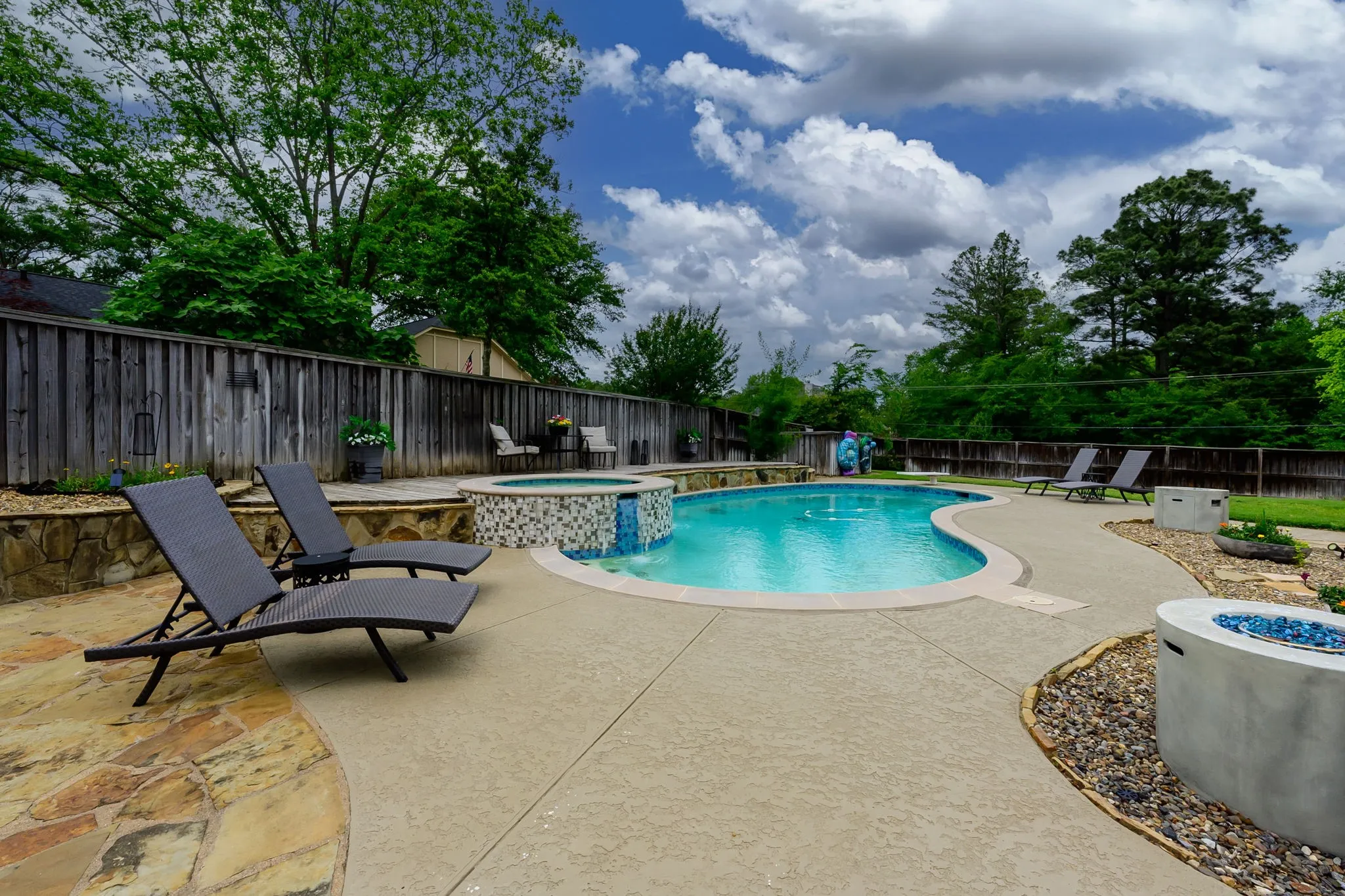Single Family Residence For Sale in Smith County , 5701 Churchill Drive, Tyler, Texas 75703, 3 Bedroom, 3 Bathroom, 2 Garage spaces, 2,941 Sqft, built in 1991, mls#21244903, Real Estate Agent in Tyler, Homes For Sale in Smith county, Homes For Sale in Tyler, Realtor in Tyler Texas, Real Estate Brokerage Independent Realty Texas, Luminita Cordes Realtor