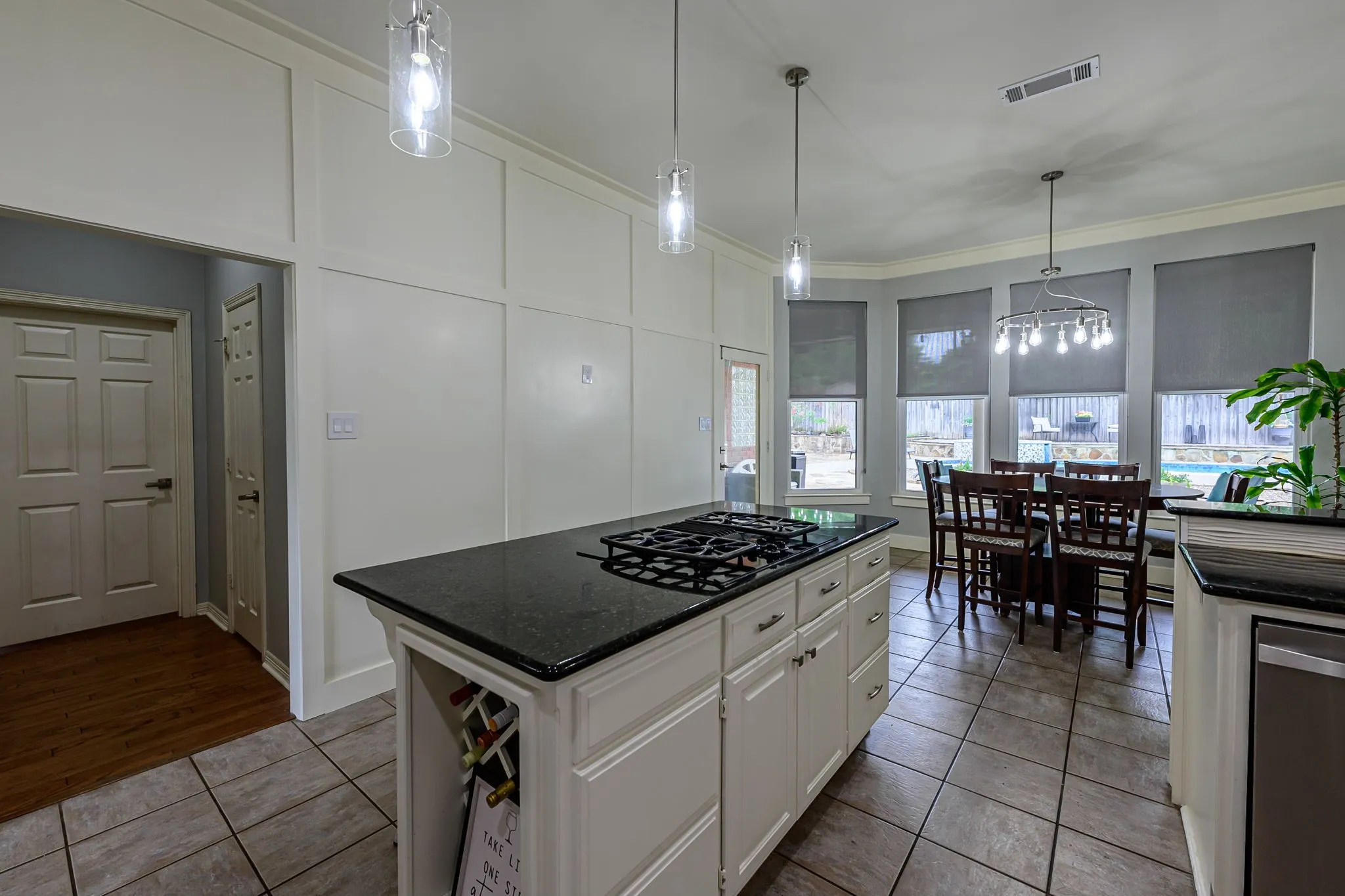 Single Family Residence For Sale in Smith County , 5701 Churchill Drive, Tyler, Texas 75703, 3 Bedroom, 3 Bathroom, 2 Garage spaces, 2,941 Sqft, built in 1991, mls#21244903, Real Estate Agent in Tyler, Homes For Sale in Smith county, Homes For Sale in Tyler, Realtor in Tyler Texas, Real Estate Brokerage Independent Realty Texas, Luminita Cordes Realtor
