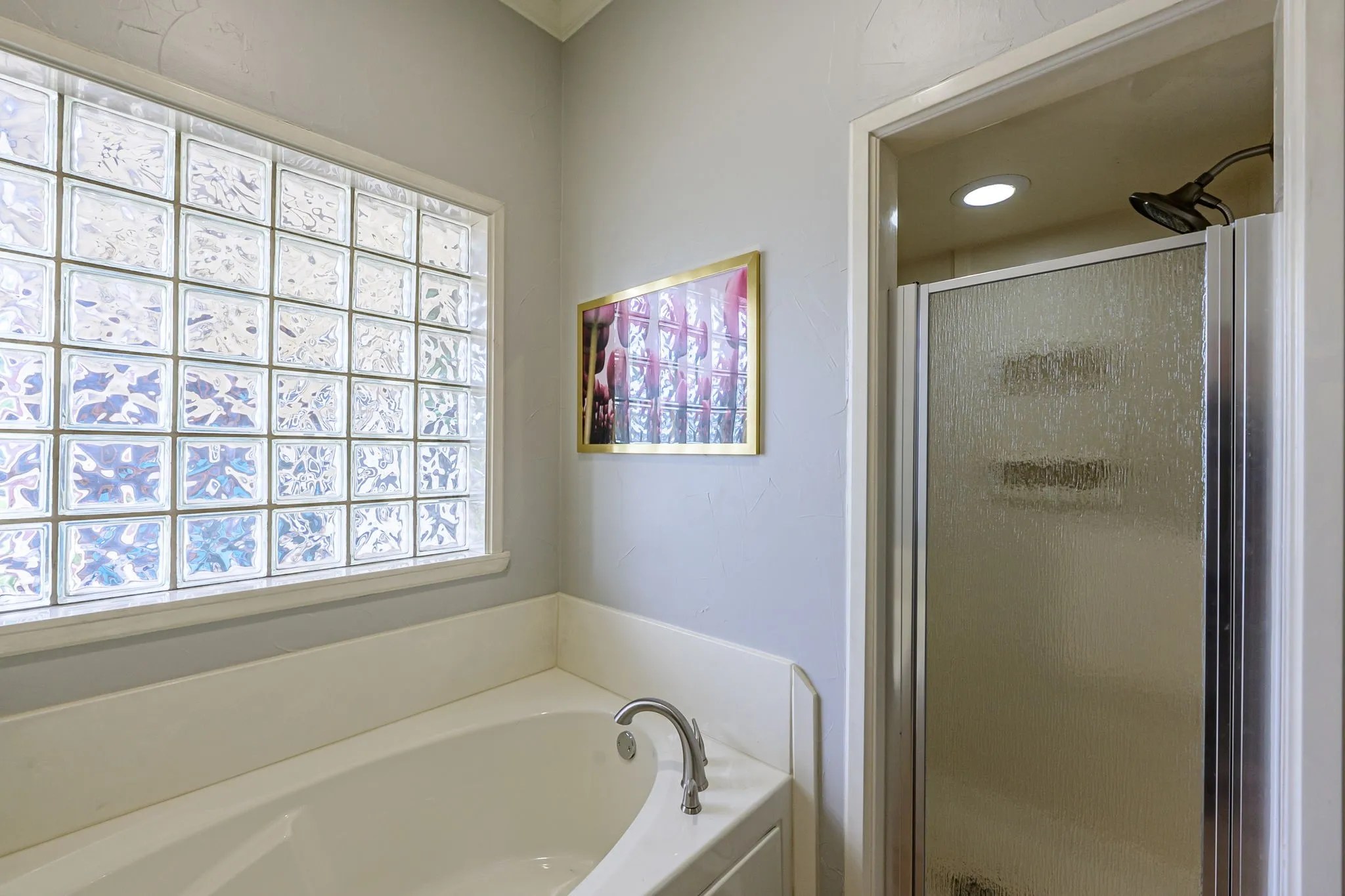 Single Family Residence For Sale in Smith County , 5701 Churchill Drive, Tyler, Texas 75703, 3 Bedroom, 3 Bathroom, 2 Garage spaces, 2,941 Sqft, built in 1991, mls#21244903, Real Estate Agent in Tyler, Homes For Sale in Smith county, Homes For Sale in Tyler, Realtor in Tyler Texas, Real Estate Brokerage Independent Realty Texas, Luminita Cordes Realtor