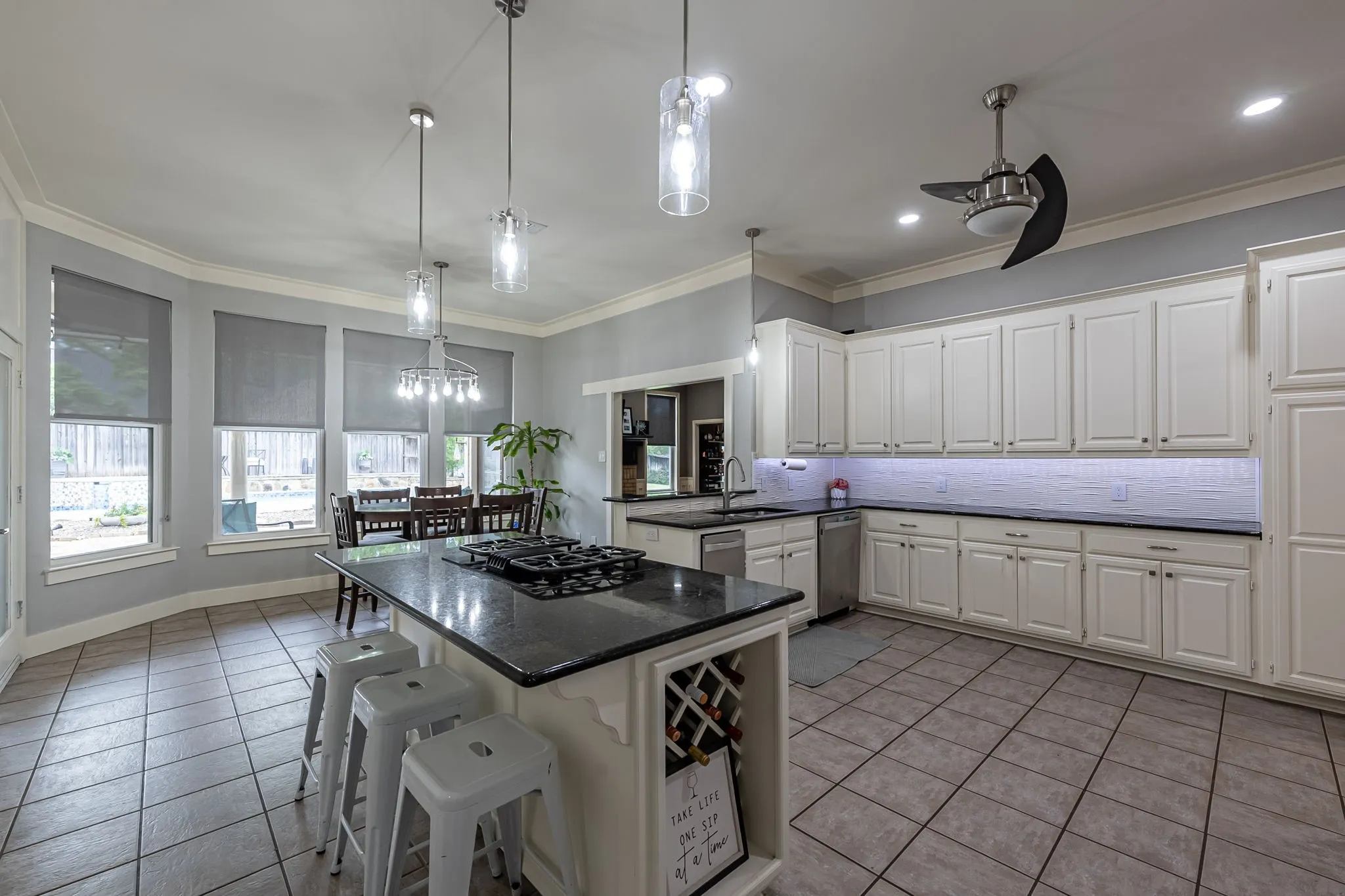 Single Family Residence For Sale in Smith County , 5701 Churchill Drive, Tyler, Texas 75703, 3 Bedroom, 3 Bathroom, 2 Garage spaces, 2,941 Sqft, built in 1991, mls#21244903, Real Estate Agent in Tyler, Homes For Sale in Smith county, Homes For Sale in Tyler, Realtor in Tyler Texas, Real Estate Brokerage Independent Realty Texas, Luminita Cordes Realtor