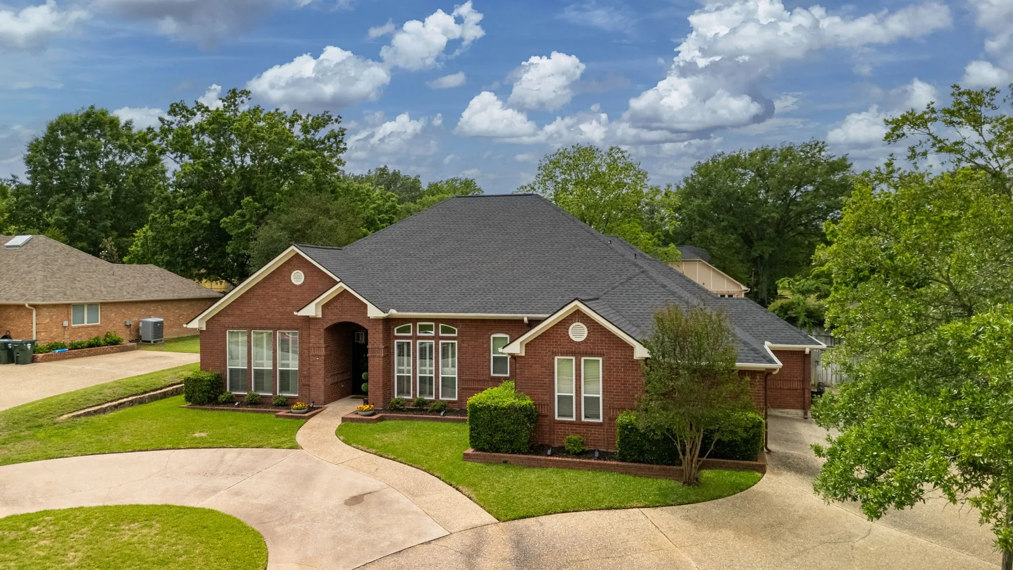 Single Family Residence For Sale in Smith County , 5701 Churchill Drive, Tyler, Texas 75703, 3 Bedroom, 3 Bathroom, 2 Garage spaces, 2,941 Sqft, built in 1991, mls#21244903, Real Estate Agent in Tyler, Homes For Sale in Smith county, Homes For Sale in Tyler, Realtor in Tyler Texas, Real Estate Brokerage Independent Realty Texas, Luminita Cordes Realtor