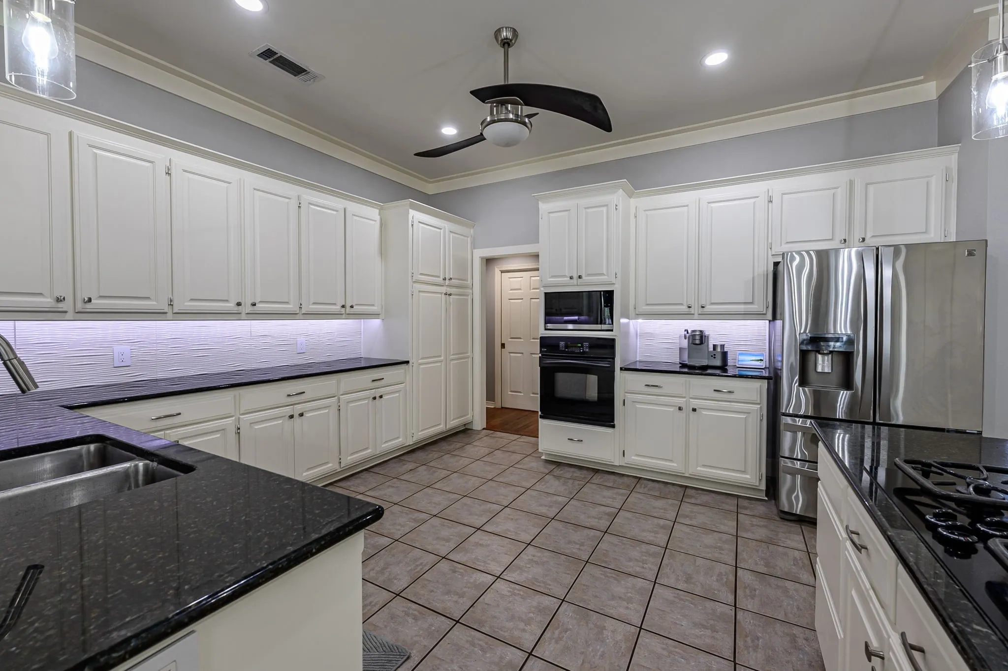 Single Family Residence For Sale in Smith County , 5701 Churchill Drive, Tyler, Texas 75703, 3 Bedroom, 3 Bathroom, 2 Garage spaces, 2,941 Sqft, built in 1991, mls#21244903, Real Estate Agent in Tyler, Homes For Sale in Smith county, Homes For Sale in Tyler, Realtor in Tyler Texas, Real Estate Brokerage Independent Realty Texas, Luminita Cordes Realtor