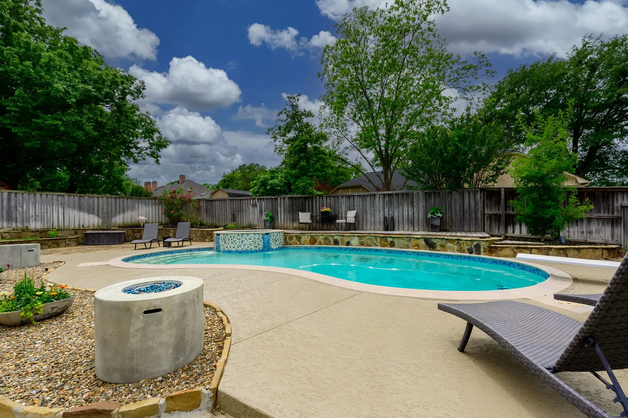 Single Family Residence For Sale in Smith County , 5701 Churchill Drive, Tyler, Texas 75703, 3 Bedroom, 3 Bathroom, 2 Garage spaces, 2,941 Sqft, built in 1991, mls#21244903, Real Estate Agent in Tyler, Homes For Sale in Smith county, Homes For Sale in Tyler, Realtor in Tyler Texas, Real Estate Brokerage Independent Realty Texas, Luminita Cordes Realtor