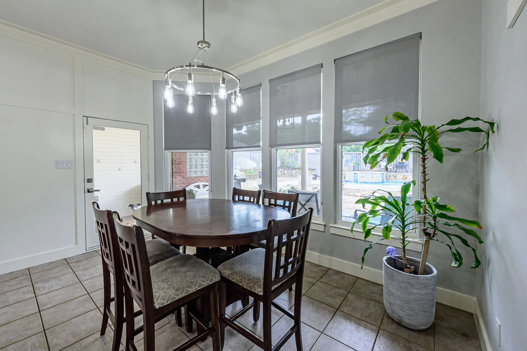 Single Family Residence For Sale in Smith County , 5701 Churchill Drive, Tyler, Texas 75703, 3 Bedroom, 3 Bathroom, 2 Garage spaces, 2,941 Sqft, built in 1991, mls#21244903, Real Estate Agent in Tyler, Homes For Sale in Smith county, Homes For Sale in Tyler, Realtor in Tyler Texas, Real Estate Brokerage Independent Realty Texas, Luminita Cordes Realtor