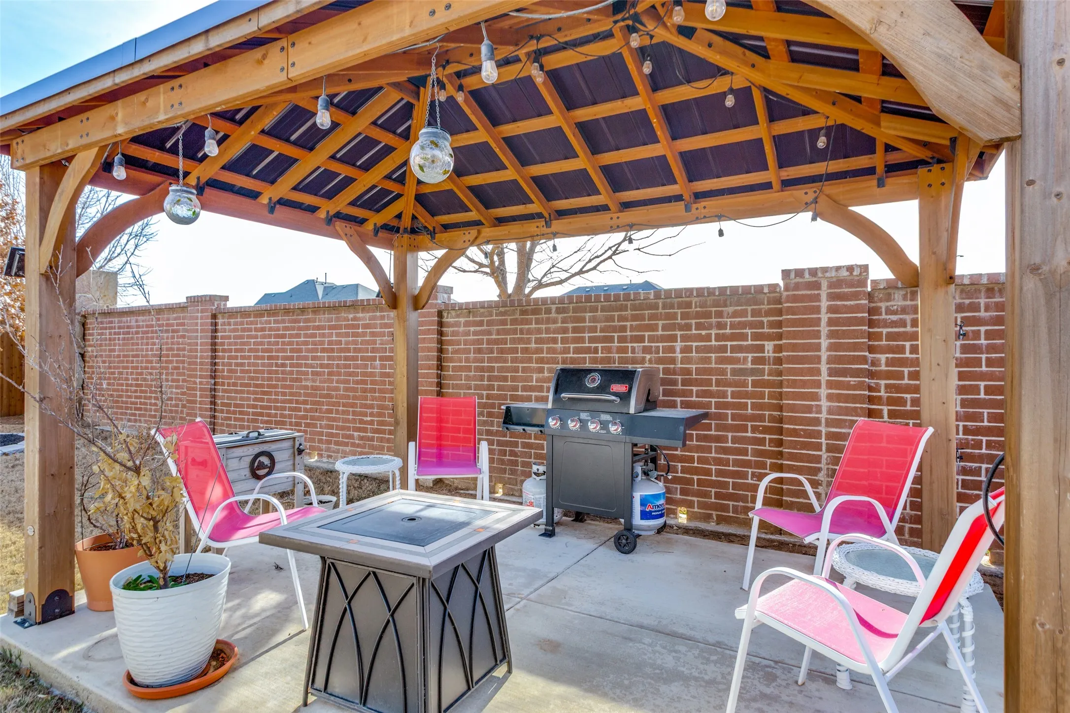Single Family Residence For Sale in Ellis County , 1812 Graham Way, Mansfield, Texas 76063, 3 Bedroom, 3 Bathroom, 2 Garage spaces, 2,681 Sqft, built in 2021, Preowned, mls#21195213, Real Estate Agent in Mansfield, Homes For Sale in Ellis county, Homes For Sale in Mansfield, Realtor in Mansfield Texas, Real Estate Brokerage Independent Realty Texas, Luminita Cordes Realtor