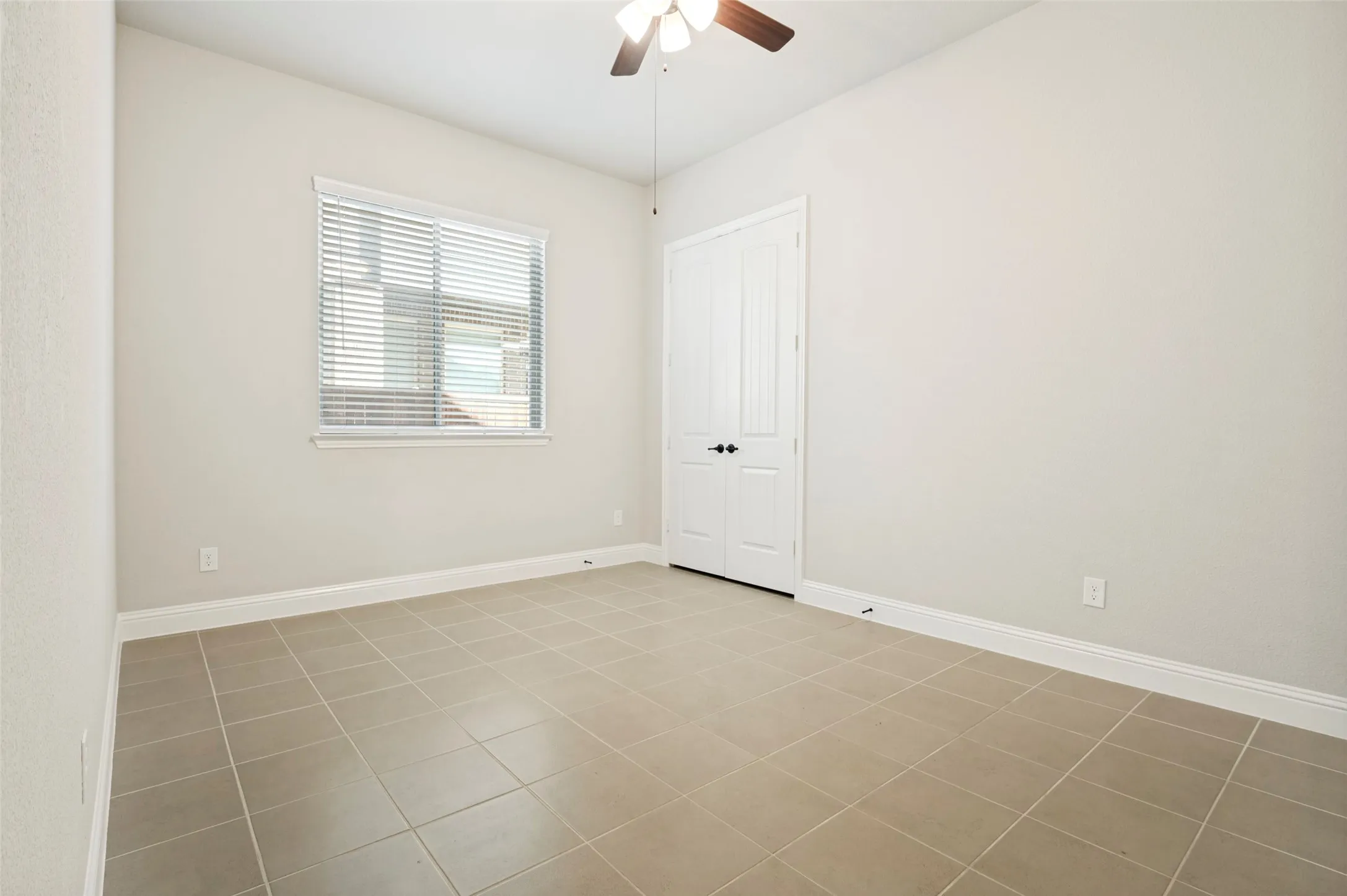 Single Family Residence For Sale in Ellis County , 1812 Graham Way, Mansfield, Texas 76063, 3 Bedroom, 3 Bathroom, 2 Garage spaces, 2,681 Sqft, built in 2021, Preowned, mls#21195213, Real Estate Agent in Mansfield, Homes For Sale in Ellis county, Homes For Sale in Mansfield, Realtor in Mansfield Texas, Real Estate Brokerage Independent Realty Texas, Luminita Cordes Realtor
