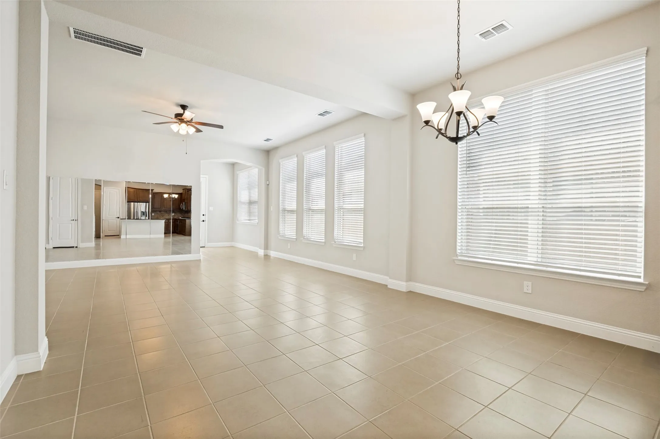 Single Family Residence For Sale in Ellis County , 1812 Graham Way, Mansfield, Texas 76063, 3 Bedroom, 3 Bathroom, 2 Garage spaces, 2,681 Sqft, built in 2021, Preowned, mls#21195213, Real Estate Agent in Mansfield, Homes For Sale in Ellis county, Homes For Sale in Mansfield, Realtor in Mansfield Texas, Real Estate Brokerage Independent Realty Texas, Luminita Cordes Realtor