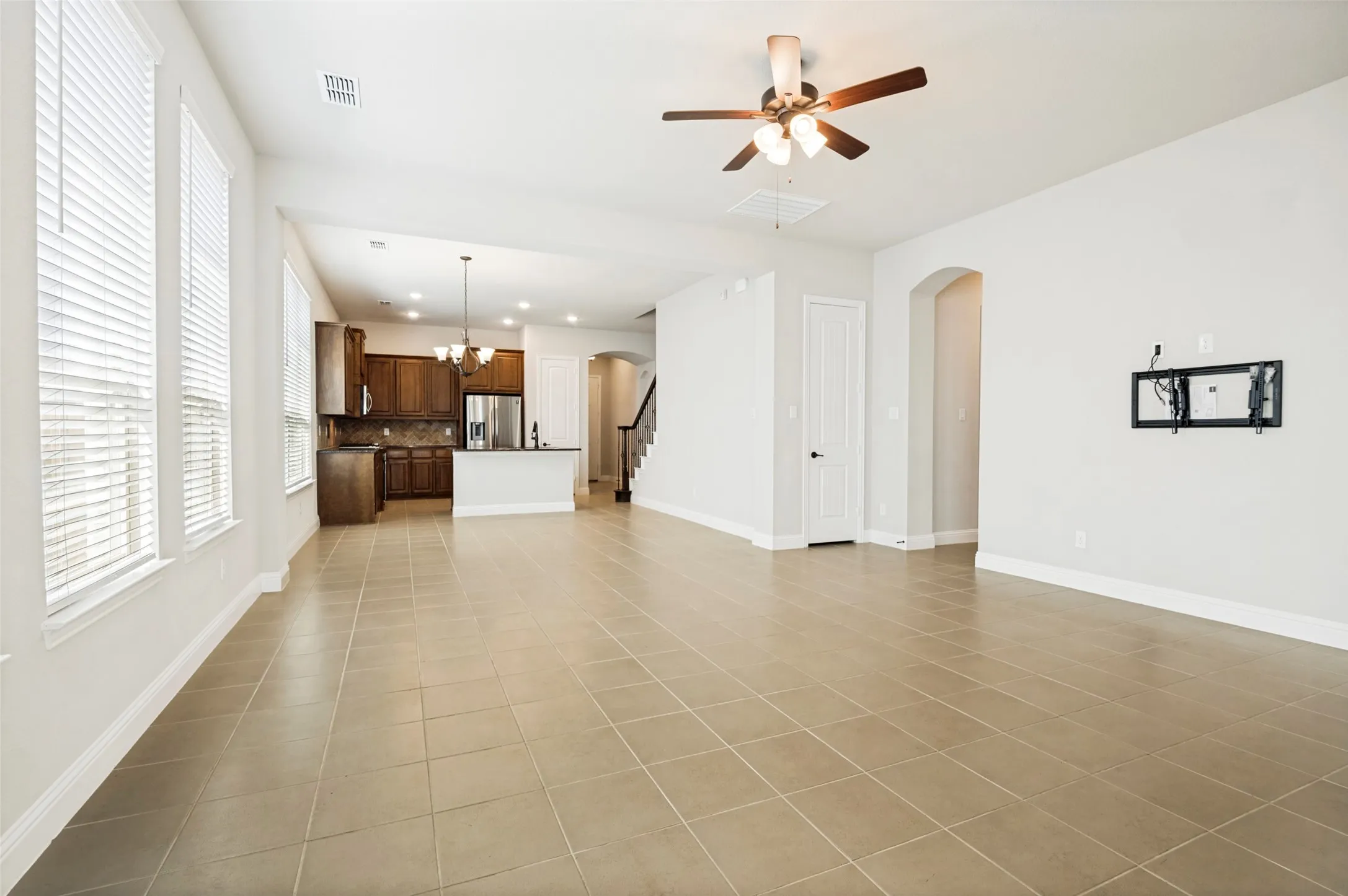 Single Family Residence For Sale in Ellis County , 1812 Graham Way, Mansfield, Texas 76063, 3 Bedroom, 3 Bathroom, 2 Garage spaces, 2,681 Sqft, built in 2021, Preowned, mls#21195213, Real Estate Agent in Mansfield, Homes For Sale in Ellis county, Homes For Sale in Mansfield, Realtor in Mansfield Texas, Real Estate Brokerage Independent Realty Texas, Luminita Cordes Realtor