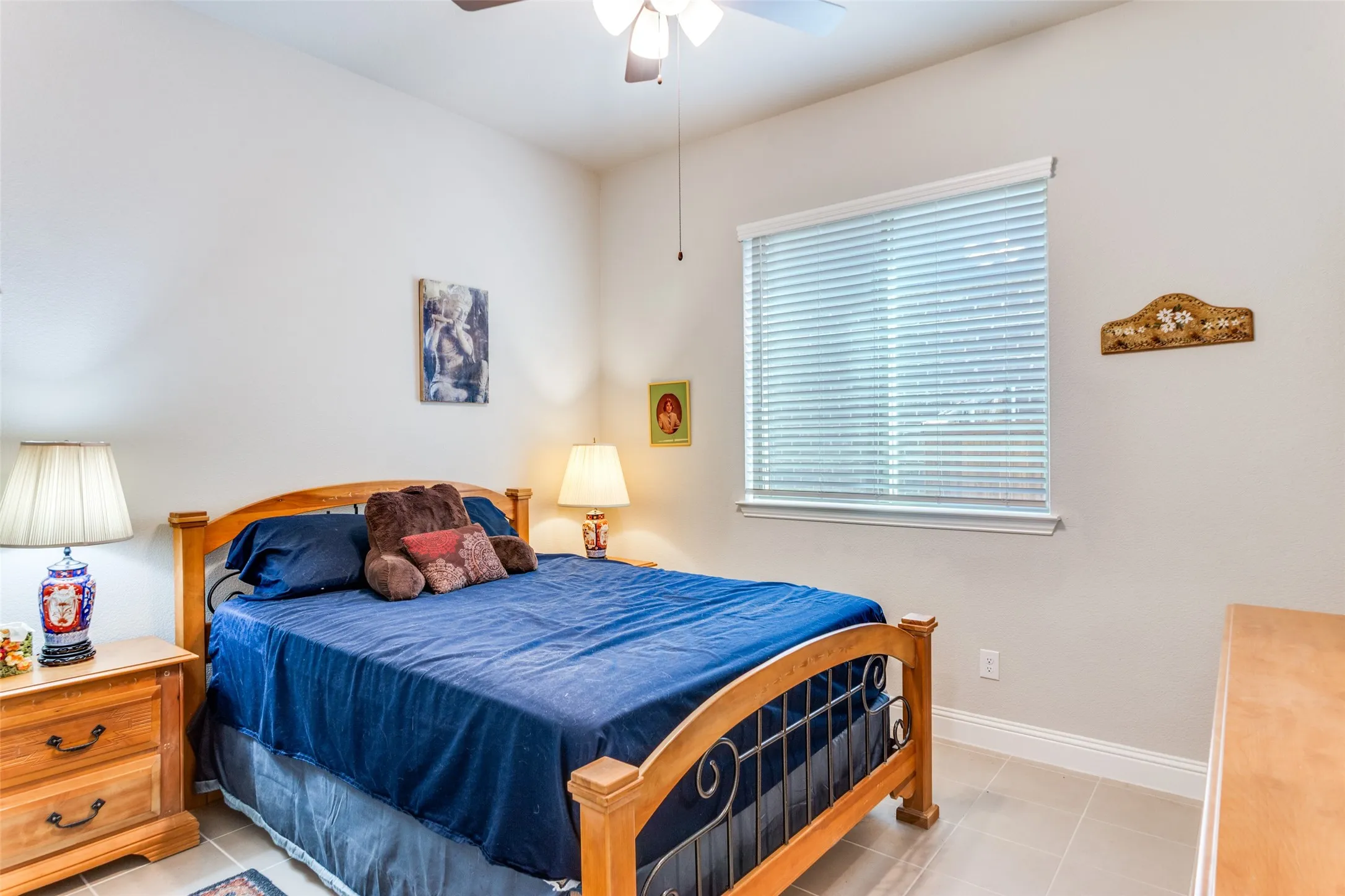 Single Family Residence For Sale in Ellis County , 1812 Graham Way, Mansfield, Texas 76063, 3 Bedroom, 3 Bathroom, 2 Garage spaces, 2,681 Sqft, built in 2021, Preowned, mls#21195213, Real Estate Agent in Mansfield, Homes For Sale in Ellis county, Homes For Sale in Mansfield, Realtor in Mansfield Texas, Real Estate Brokerage Independent Realty Texas, Luminita Cordes Realtor