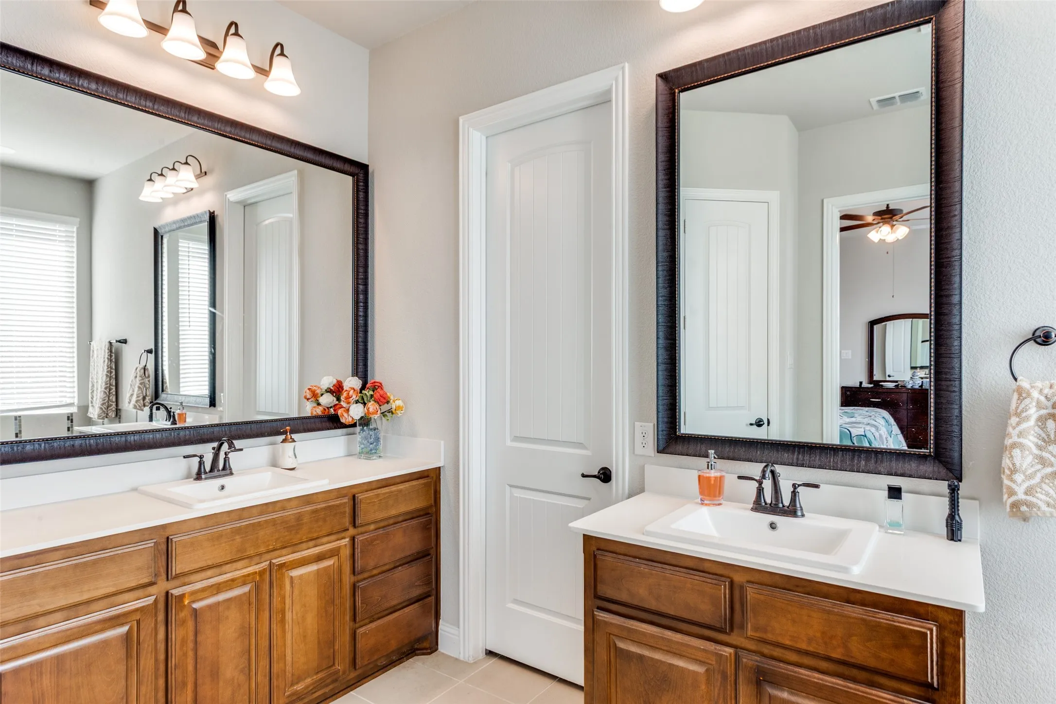 Single Family Residence For Sale in Ellis County , 1812 Graham Way, Mansfield, Texas 76063, 3 Bedroom, 3 Bathroom, 2 Garage spaces, 2,681 Sqft, built in 2021, Preowned, mls#21195213, Real Estate Agent in Mansfield, Homes For Sale in Ellis county, Homes For Sale in Mansfield, Realtor in Mansfield Texas, Real Estate Brokerage Independent Realty Texas, Luminita Cordes Realtor