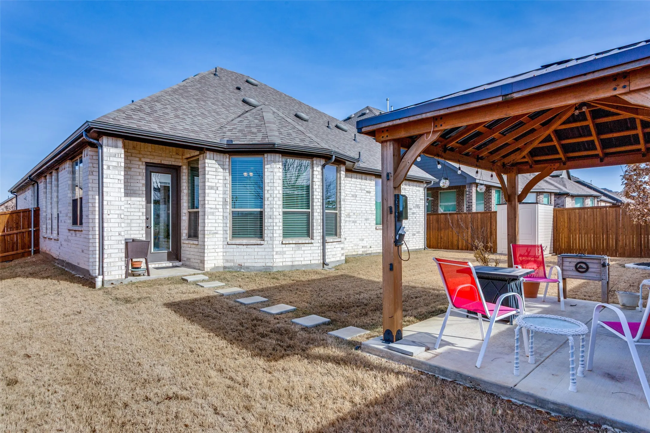 Single Family Residence For Sale in Ellis County , 1812 Graham Way, Mansfield, Texas 76063, 3 Bedroom, 3 Bathroom, 2 Garage spaces, 2,681 Sqft, built in 2021, Preowned, mls#21195213, Real Estate Agent in Mansfield, Homes For Sale in Ellis county, Homes For Sale in Mansfield, Realtor in Mansfield Texas, Real Estate Brokerage Independent Realty Texas, Luminita Cordes Realtor