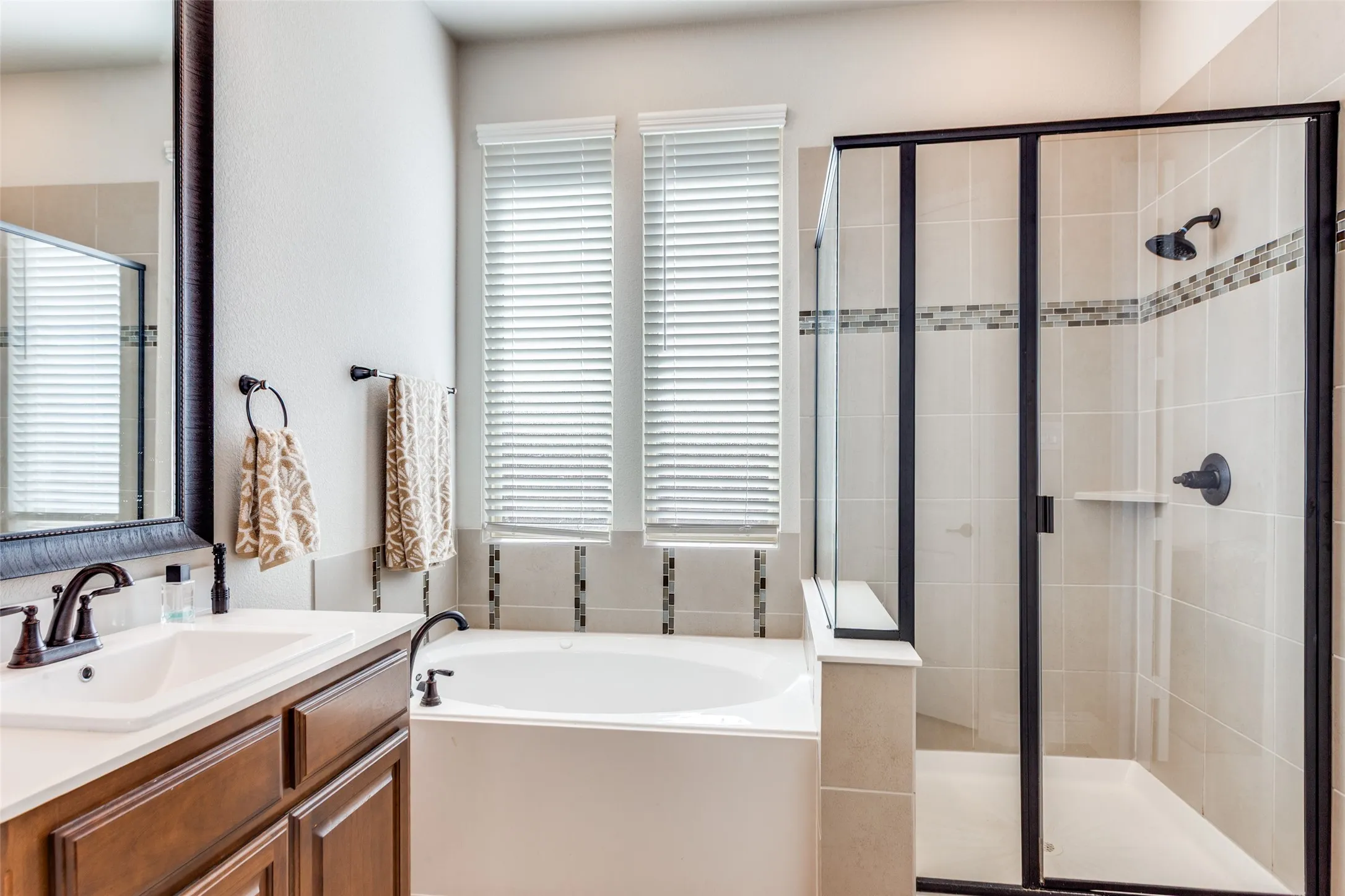 Single Family Residence For Sale in Ellis County , 1812 Graham Way, Mansfield, Texas 76063, 3 Bedroom, 3 Bathroom, 2 Garage spaces, 2,681 Sqft, built in 2021, Preowned, mls#21195213, Real Estate Agent in Mansfield, Homes For Sale in Ellis county, Homes For Sale in Mansfield, Realtor in Mansfield Texas, Real Estate Brokerage Independent Realty Texas, Luminita Cordes Realtor